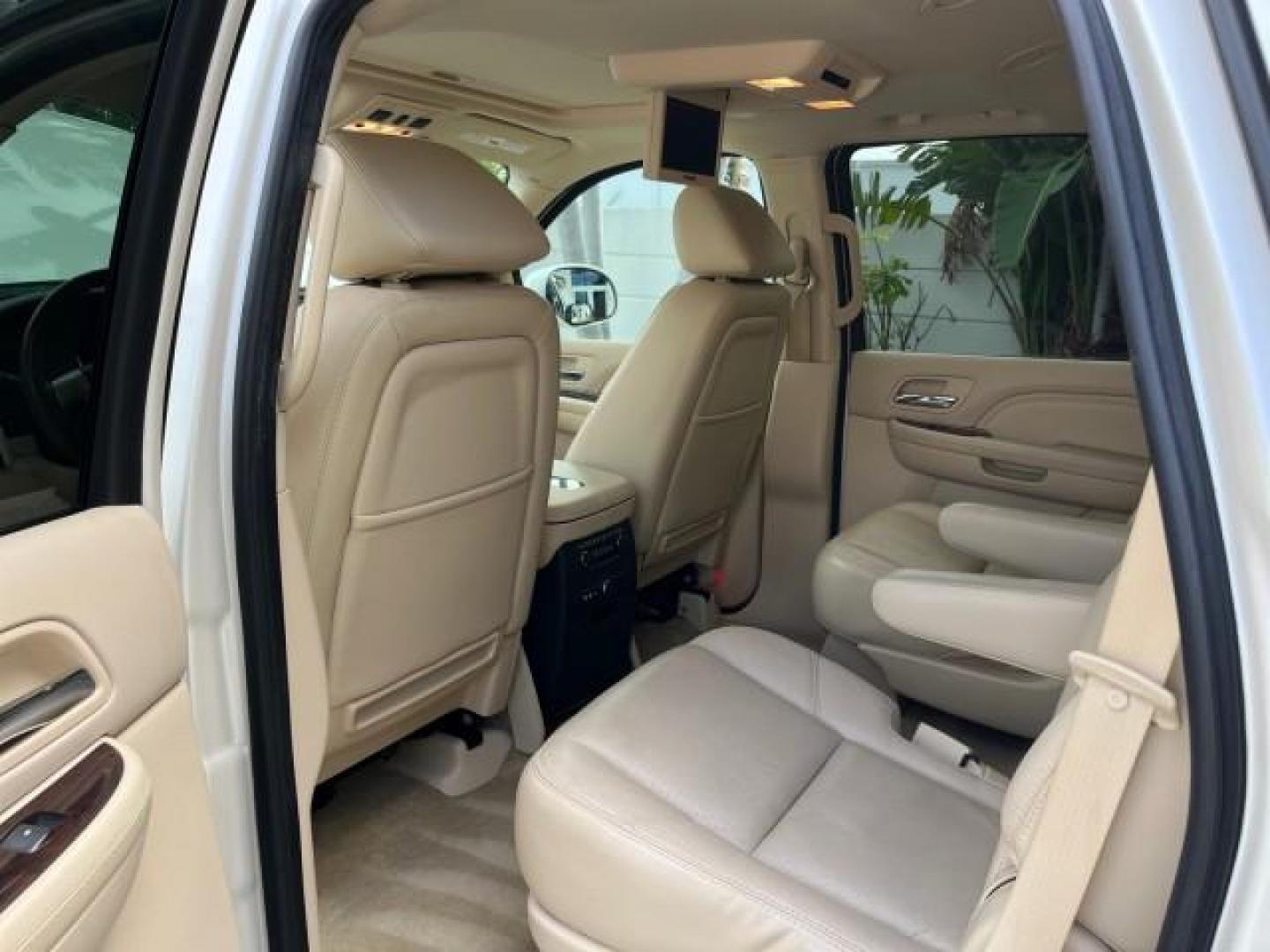 2007 White Diamond Tricoat /Cocoa/Cashmere Cadillac Escalade AWD LOW MILES 61,154 (1GYFK63807R) with an 6.2L Vortec 1000 VVT V8 SFI Engine engine, Automatic transmission, located at 4701 North Dixie Hwy, Pompano Beach, FL, 33064, (954) 422-2889, 26.240938, -80.123474 - OUR WEBPAGE FLORIDACARS1.COM HAS OVER 100 PHOTOS AND FREE CARFAX LINK 2007 CADILLAC ESCALADE ROAD READY 6.2L V8 NO RECALLS VIN: 1GYFK63807R288224 FLORIDA OWNER LOW MILES 61,154 4 DOOR WAGON/SPORT UTILITY ALL WHEEL DRIVE 3 ROW LEATHER SEATS 6.2L V8 F BACK UP CAMERA NAVIGATION DVD GASOLINE POWER LIFTG - Photo#57