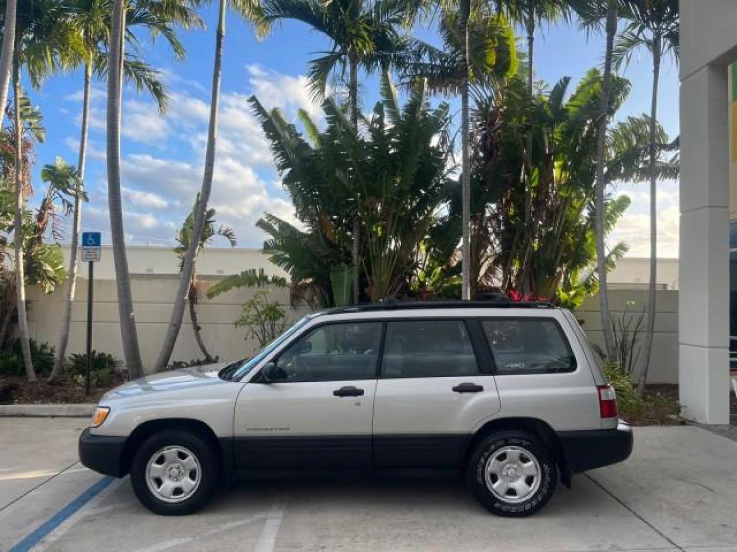 2001 Silverthorn Metallic /Gray Subaru Forester AWD 1 FL L LOW MILES 68,136 (JF1SF63541H) with an 2.5L SOHC SMPI 16-Valve 4-Cyl HO Boxer Engine engine, Automatic transmission, located at 4701 North Dixie Hwy, Pompano Beach, FL, 33064, (954) 422-2889, 26.240938, -80.123474 - OUR WEBPAGE FLORIDACARS1.COM HAS OVER 100 PHOTOS AND FREE CARFAX LINK 2001 SUBARU FORESTER L ROAD READY 2.5L H4 VIN: JF1SF63541H760202 NO ACCIDENTS AWD 4 DOOR WAGON/SPORT UTILITY NO RECALLS 28 MPG 2.5L H4 F SOHC 16V 1 OWNER FLORIDA GASOLINE LOW MILES 68,136 ALL WHEEL DRIVE ALL WHEEL DRIVE AWD Approa - Photo#4