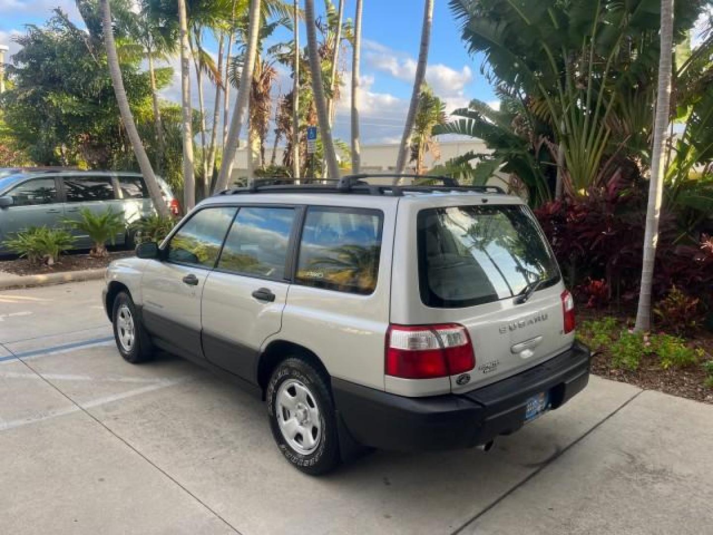 2001 Silverthorn Metallic /Gray Subaru Forester AWD 1 FL L LOW MILES 68,136 (JF1SF63541H) with an 2.5L SOHC SMPI 16-Valve 4-Cyl HO Boxer Engine engine, Automatic transmission, located at 4701 North Dixie Hwy, Pompano Beach, FL, 33064, (954) 422-2889, 26.240938, -80.123474 - OUR WEBPAGE FLORIDACARS1.COM HAS OVER 100 PHOTOS AND FREE CARFAX LINK 2001 SUBARU FORESTER L ROAD READY 2.5L H4 VIN: JF1SF63541H760202 NO ACCIDENTS AWD 4 DOOR WAGON/SPORT UTILITY NO RECALLS 28 MPG 2.5L H4 F SOHC 16V 1 OWNER FLORIDA GASOLINE LOW MILES 68,136 ALL WHEEL DRIVE ALL WHEEL DRIVE AWD Approa - Photo#5