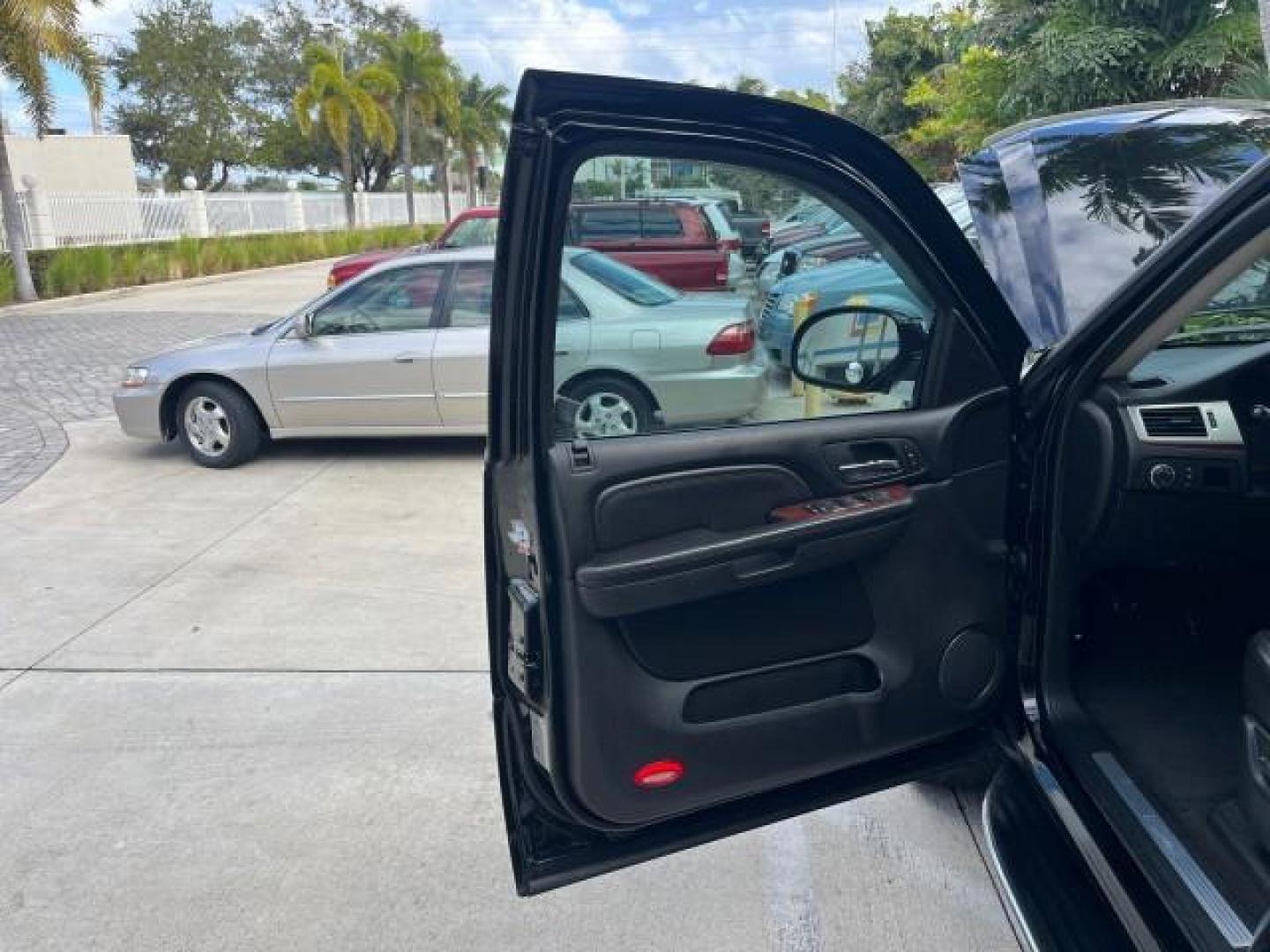 2007 Black Raven /Ebony/Ebony Cadillac Escalade NAV LOW MILES 58,551 (1GYEC63867R) with an 6.2L Vortec 1000 VVT V8 SFI Engine engine, Automatic transmission, located at 4701 North Dixie Hwy, Pompano Beach, FL, 33064, (954) 422-2889, 26.240938, -80.123474 - OUR WEBPAGE FLORIDACARS1.COM HAS OVER 100 PHOTOS AND FREE CARFAX LINK 2007 CADILLAC ESCALADE NEW $61,810 ROAD READY 6.2L V8 VIN: 1GYEC63867R257164 NO ACCIDENTS NO RECALLS 4 DOOR WAGON/SPORT UTILITY LOW MILES 58,551 SUNROOF 6.2L V8 F DUAL AC 3 ROW LEATHER SEATS GASOLINE POWER SEATS BACK UP CAMERA NAV - Photo#9