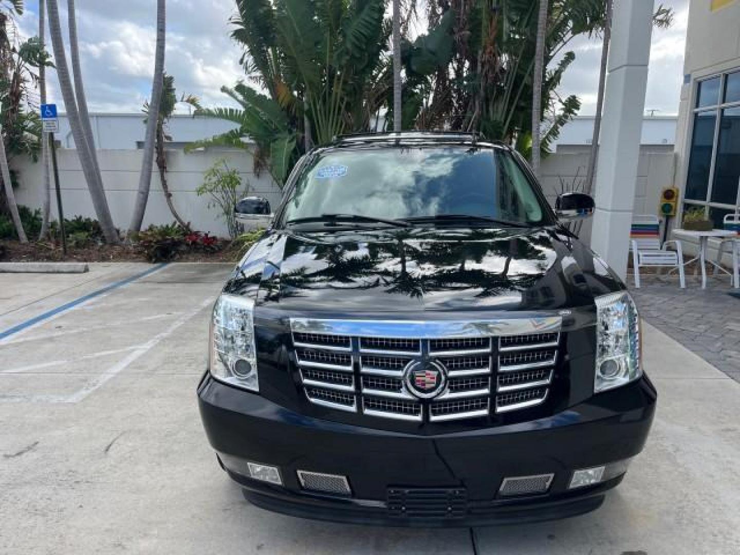 2007 Black Raven /Ebony/Ebony Cadillac Escalade NAV LOW MILES 58,551 (1GYEC63867R) with an 6.2L Vortec 1000 VVT V8 SFI Engine engine, Automatic transmission, located at 4701 North Dixie Hwy, Pompano Beach, FL, 33064, (954) 422-2889, 26.240938, -80.123474 - OUR WEBPAGE FLORIDACARS1.COM HAS OVER 100 PHOTOS AND FREE CARFAX LINK 2007 CADILLAC ESCALADE NEW $61,810 ROAD READY 6.2L V8 VIN: 1GYEC63867R257164 NO ACCIDENTS NO RECALLS 4 DOOR WAGON/SPORT UTILITY LOW MILES 58,551 SUNROOF 6.2L V8 F DUAL AC 3 ROW LEATHER SEATS GASOLINE POWER SEATS BACK UP CAMERA NAV - Photo#2