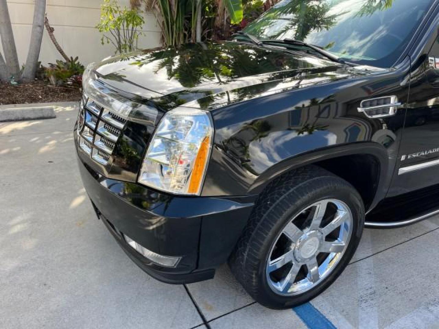 2007 Black Raven /Ebony/Ebony Cadillac Escalade NAV LOW MILES 58,551 (1GYEC63867R) with an 6.2L Vortec 1000 VVT V8 SFI Engine engine, Automatic transmission, located at 4701 North Dixie Hwy, Pompano Beach, FL, 33064, (954) 422-2889, 26.240938, -80.123474 - OUR WEBPAGE FLORIDACARS1.COM HAS OVER 100 PHOTOS AND FREE CARFAX LINK 2007 CADILLAC ESCALADE NEW $61,810 ROAD READY 6.2L V8 VIN: 1GYEC63867R257164 NO ACCIDENTS NO RECALLS 4 DOOR WAGON/SPORT UTILITY LOW MILES 58,551 SUNROOF 6.2L V8 F DUAL AC 3 ROW LEATHER SEATS GASOLINE POWER SEATS BACK UP CAMERA NAV - Photo#96