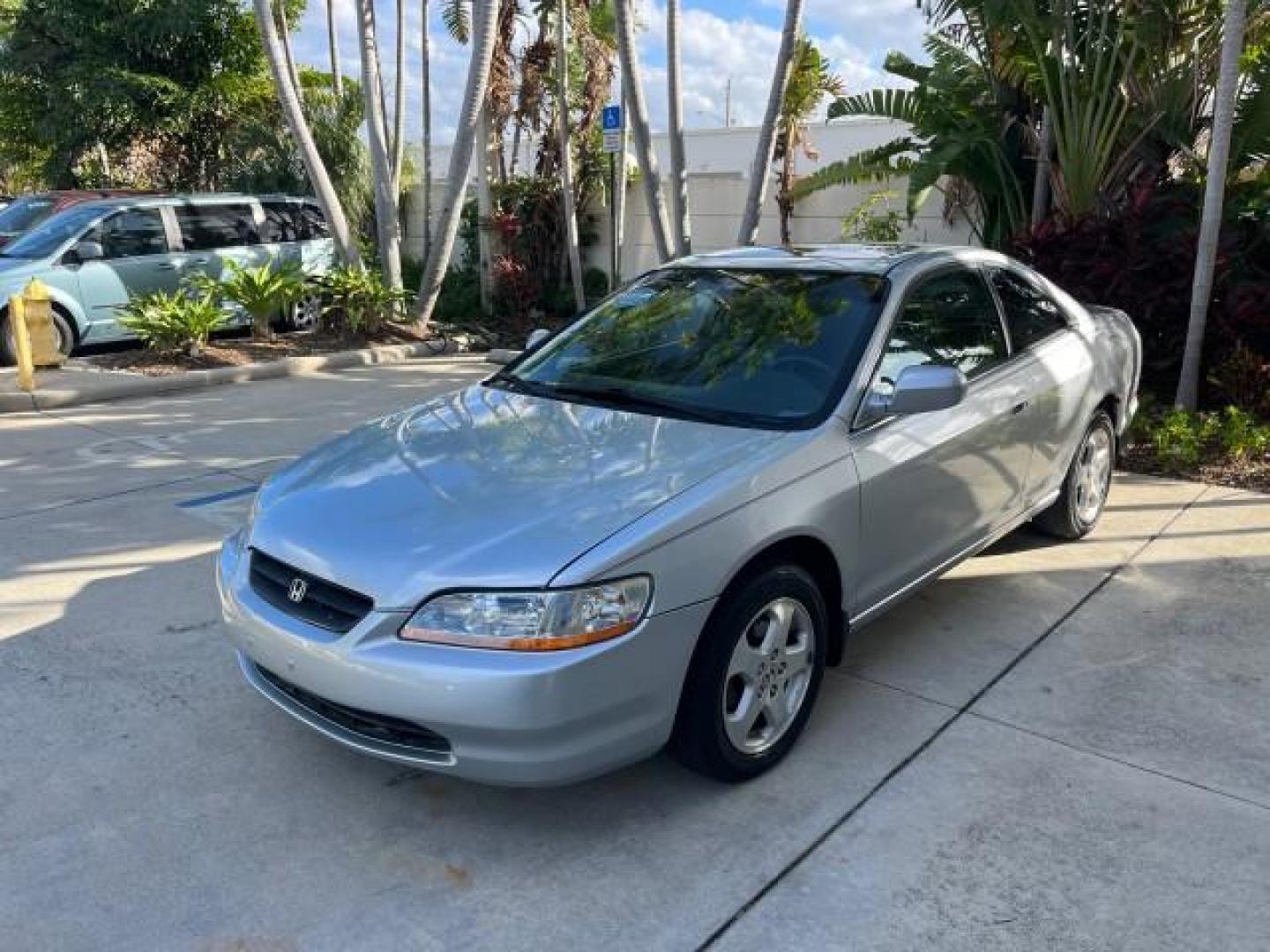 2000 Satin Silver Metallic /Charcoal Honda Accord Cpe EX w/Leather LOW MILES 70,130 (1HGCG2250YA) with an 3.0L SOHC VTEC 24-Valve V6 LEV-Certified Engine engine, Automatic transmission, located at 4701 North Dixie Hwy, Pompano Beach, FL, 33064, (954) 422-2889, 26.240938, -80.123474 - OUR WEBPAGE FLORIDACARS1.COM HAS OVER 100 PHOTOS AND FREE CARFAX LINK 2000 HONDA ACCORD EX V6 ROAD READY 3.0L V6 VIN: 1HGCG2250YA038316 FLORIDA OWNER COUPE POWER LEATHER SEATS 3.0L V6 F SOHC 24V POWER SUNROOF GASOLINE 28 MPG FRONT WHEEL DRIVE LOW MILES 70,130 Alloy Wheels Anti-Theft System Automatic - Photo#3