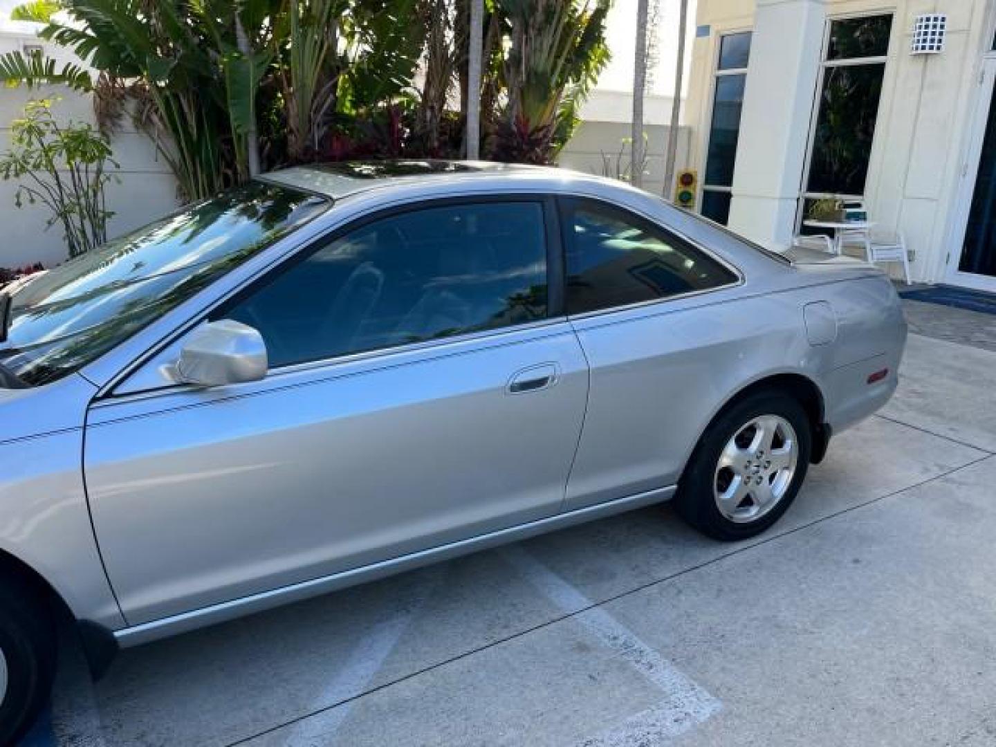 2000 Satin Silver Metallic /Charcoal Honda Accord Cpe EX w/Leather LOW MILES 70,130 (1HGCG2250YA) with an 3.0L SOHC VTEC 24-Valve V6 LEV-Certified Engine engine, Automatic transmission, located at 4701 North Dixie Hwy, Pompano Beach, FL, 33064, (954) 422-2889, 26.240938, -80.123474 - OUR WEBPAGE FLORIDACARS1.COM HAS OVER 100 PHOTOS AND FREE CARFAX LINK 2000 HONDA ACCORD EX V6 ROAD READY 3.0L V6 VIN: 1HGCG2250YA038316 FLORIDA OWNER COUPE POWER LEATHER SEATS 3.0L V6 F SOHC 24V POWER SUNROOF GASOLINE 28 MPG FRONT WHEEL DRIVE LOW MILES 70,130 Alloy Wheels Anti-Theft System Automatic - Photo#69