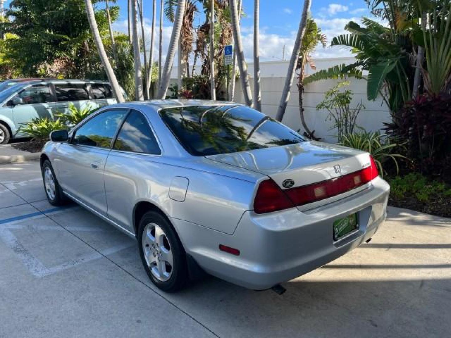 2000 Satin Silver Metallic /Charcoal Honda Accord Cpe EX w/Leather LOW MILES 70,130 (1HGCG2250YA) with an 3.0L SOHC VTEC 24-Valve V6 LEV-Certified Engine engine, Automatic transmission, located at 4701 North Dixie Hwy, Pompano Beach, FL, 33064, (954) 422-2889, 26.240938, -80.123474 - OUR WEBPAGE FLORIDACARS1.COM HAS OVER 100 PHOTOS AND FREE CARFAX LINK 2000 HONDA ACCORD EX V6 ROAD READY 3.0L V6 VIN: 1HGCG2250YA038316 FLORIDA OWNER COUPE POWER LEATHER SEATS 3.0L V6 F SOHC 24V POWER SUNROOF GASOLINE 28 MPG FRONT WHEEL DRIVE LOW MILES 70,130 Alloy Wheels Anti-Theft System Automatic - Photo#76