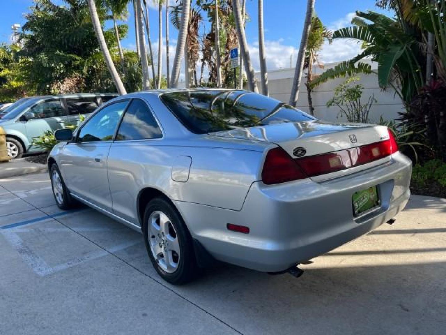 2000 Satin Silver Metallic /Charcoal Honda Accord Cpe EX w/Leather LOW MILES 70,130 (1HGCG2250YA) with an 3.0L SOHC VTEC 24-Valve V6 LEV-Certified Engine engine, Automatic transmission, located at 4701 North Dixie Hwy, Pompano Beach, FL, 33064, (954) 422-2889, 26.240938, -80.123474 - OUR WEBPAGE FLORIDACARS1.COM HAS OVER 100 PHOTOS AND FREE CARFAX LINK 2000 HONDA ACCORD EX V6 ROAD READY 3.0L V6 VIN: 1HGCG2250YA038316 FLORIDA OWNER COUPE POWER LEATHER SEATS 3.0L V6 F SOHC 24V POWER SUNROOF GASOLINE 28 MPG FRONT WHEEL DRIVE LOW MILES 70,130 Alloy Wheels Anti-Theft System Automatic - Photo#80