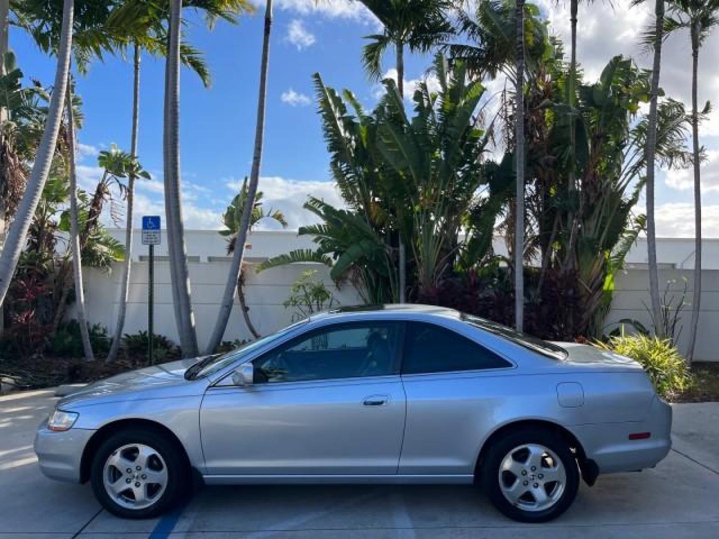 2000 Satin Silver Metallic /Charcoal Honda Accord Cpe EX w/Leather LOW MILES 70,130 (1HGCG2250YA) with an 3.0L SOHC VTEC 24-Valve V6 LEV-Certified Engine engine, Automatic transmission, located at 4701 North Dixie Hwy, Pompano Beach, FL, 33064, (954) 422-2889, 26.240938, -80.123474 - OUR WEBPAGE FLORIDACARS1.COM HAS OVER 100 PHOTOS AND FREE CARFAX LINK 2000 HONDA ACCORD EX V6 ROAD READY 3.0L V6 VIN: 1HGCG2250YA038316 FLORIDA OWNER COUPE POWER LEATHER SEATS 3.0L V6 F SOHC 24V POWER SUNROOF GASOLINE 28 MPG FRONT WHEEL DRIVE LOW MILES 70,130 Alloy Wheels Anti-Theft System Automatic - Photo#82