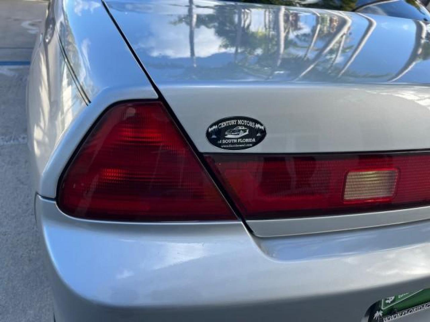 2000 Satin Silver Metallic /Charcoal Honda Accord Cpe EX w/Leather LOW MILES 70,130 (1HGCG2250YA) with an 3.0L SOHC VTEC 24-Valve V6 LEV-Certified Engine engine, Automatic transmission, located at 4701 North Dixie Hwy, Pompano Beach, FL, 33064, (954) 422-2889, 26.240938, -80.123474 - OUR WEBPAGE FLORIDACARS1.COM HAS OVER 100 PHOTOS AND FREE CARFAX LINK 2000 HONDA ACCORD EX V6 ROAD READY 3.0L V6 VIN: 1HGCG2250YA038316 FLORIDA OWNER COUPE POWER LEATHER SEATS 3.0L V6 F SOHC 24V POWER SUNROOF GASOLINE 28 MPG FRONT WHEEL DRIVE LOW MILES 70,130 Alloy Wheels Anti-Theft System Automatic - Photo#87