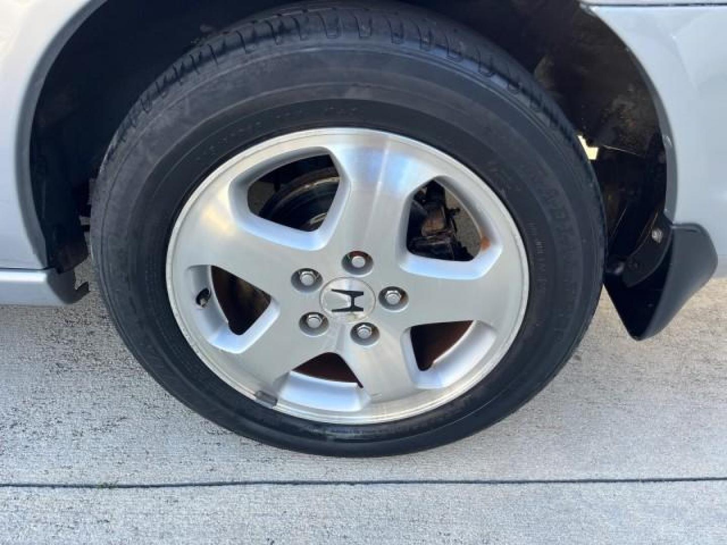 2000 Satin Silver Metallic /Charcoal Honda Accord Cpe EX w/Leather LOW MILES 70,130 (1HGCG2250YA) with an 3.0L SOHC VTEC 24-Valve V6 LEV-Certified Engine engine, Automatic transmission, located at 4701 North Dixie Hwy, Pompano Beach, FL, 33064, (954) 422-2889, 26.240938, -80.123474 - OUR WEBPAGE FLORIDACARS1.COM HAS OVER 100 PHOTOS AND FREE CARFAX LINK 2000 HONDA ACCORD EX V6 ROAD READY 3.0L V6 VIN: 1HGCG2250YA038316 FLORIDA OWNER COUPE POWER LEATHER SEATS 3.0L V6 F SOHC 24V POWER SUNROOF GASOLINE 28 MPG FRONT WHEEL DRIVE LOW MILES 70,130 Alloy Wheels Anti-Theft System Automatic - Photo#94