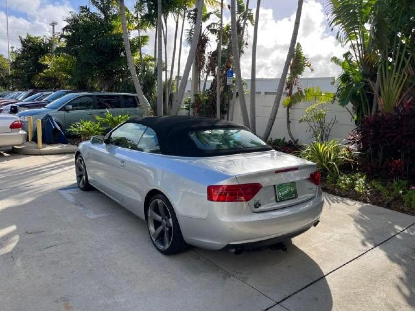 2014 Ice Silver Metallic/Brown Roof /Black Audi A5 Premium Plus LOW MILES 117,819 (WAULFAFH2EN) with an 2.0L TFSI 4-Cyl Engine engine, Automatic transmission, located at 4701 North Dixie Hwy, Pompano Beach, FL, 33064, (954) 422-2889, 26.240938, -80.123474 - OUR WEBPAGE FLORIDACARS1.COM HAS OVER 100 PHOTOS AND FREE CARFAX LINK 2014 AUDI A5 2.0T QUATTRO PREMIUM PLUS ROAD READY 2.0L I4 TURBO VIN: WAULFAFH2EN012656 NO ACCIDENTS NO RECALLS CONVERTIBLE NEW $58,075 POWER CONVERTIBLE TOP 2.0L I4 F DOHC 16V QUATTRO POWER LEATHER SEATS 29 MPG FLEX FUEL DUAL AC A - Photo#5