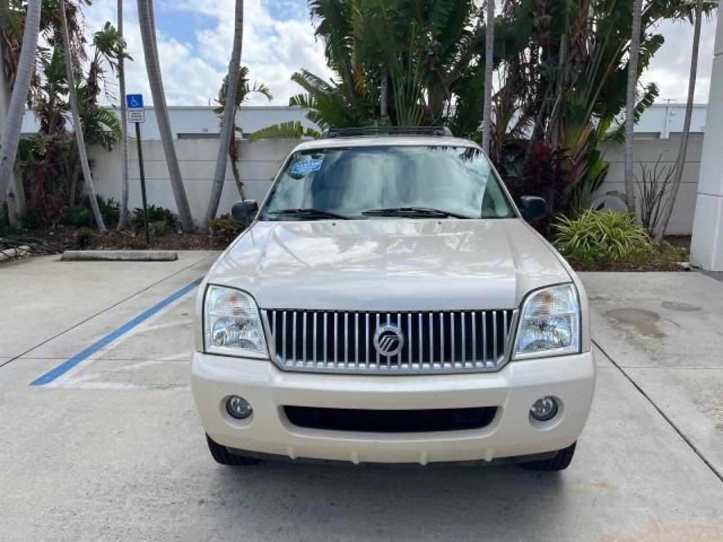 2005 Light French Silk Metallic /Midnight Grey Mercury Mountaineer Premier LOW MILES 49,983 (4M2DU66W55Z) with an 4.6L SOHC SMPI V8 Engine engine, Automatic transmission, located at 4701 North Dixie Hwy, Pompano Beach, FL, 33064, (954) 422-2889, 26.240938, -80.123474 - OUR WEBPAGE FLORIDACARS1.COM HAS OVER 100 PHOTOS AND FREE CARFAX LINK 2005 MERCURY MOUNTAINEER CONVENIENCE ROAD READY 4.6L V8 VIN: 4M2DU66W55ZJ20944 LOW MILES 49,983 4 DOOR WAGON/SPORT UTILITY NO RECALLS DVD SUNROOF 4.6L V8 F POWER LEATHER SEATS GASOLINE POWER SUNROOF/MIRRORS REAR WHEEL DRIVE 3 ROW - Photo#2