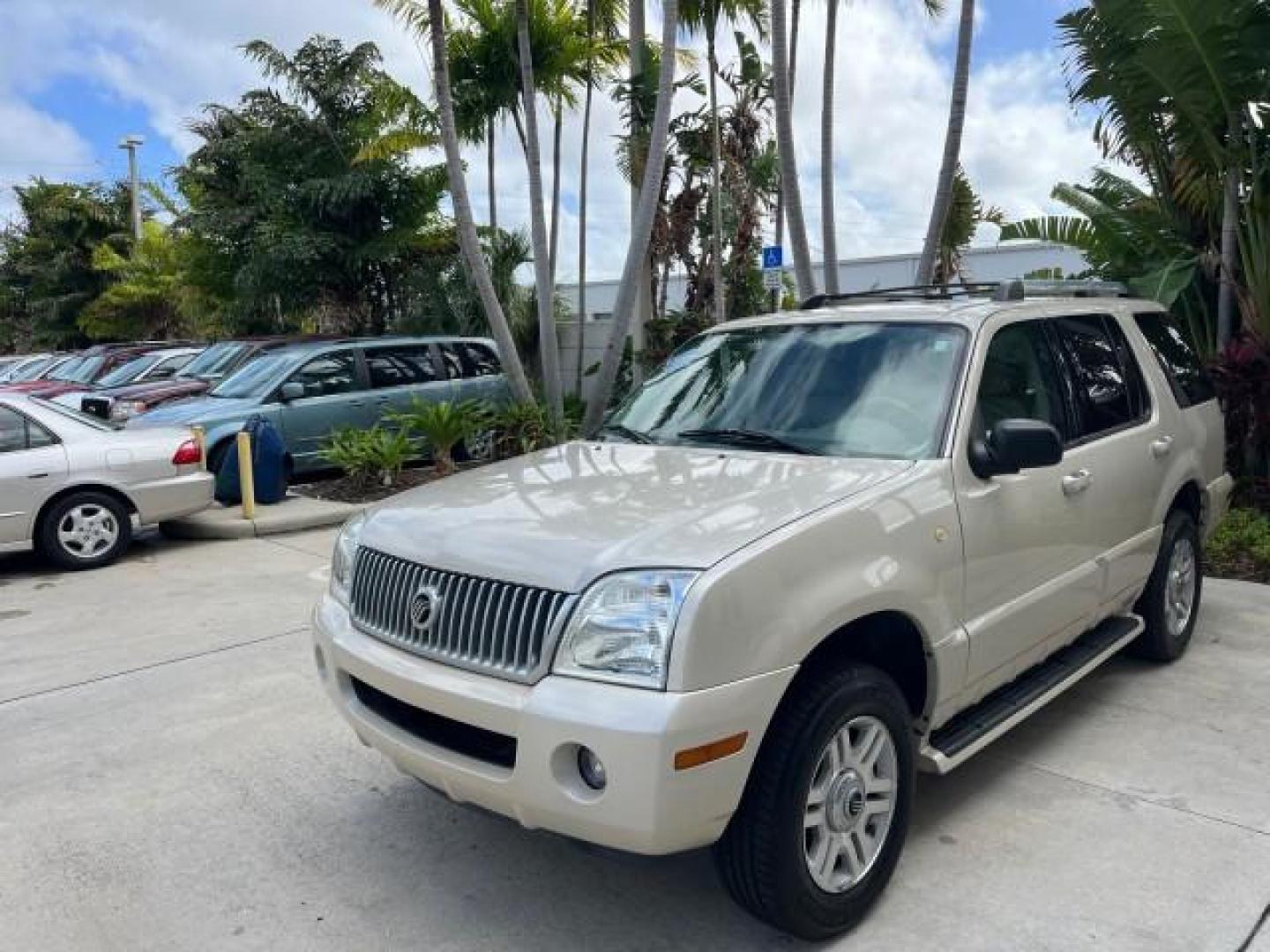 2005 Light French Silk Metallic /Midnight Grey Mercury Mountaineer Premier LOW MILES 49,983 (4M2DU66W55Z) with an 4.6L SOHC SMPI V8 Engine engine, Automatic transmission, located at 4701 North Dixie Hwy, Pompano Beach, FL, 33064, (954) 422-2889, 26.240938, -80.123474 - OUR WEBPAGE FLORIDACARS1.COM HAS OVER 100 PHOTOS AND FREE CARFAX LINK 2005 MERCURY MOUNTAINEER CONVENIENCE ROAD READY 4.6L V8 VIN: 4M2DU66W55ZJ20944 LOW MILES 49,983 4 DOOR WAGON/SPORT UTILITY NO RECALLS DVD SUNROOF 4.6L V8 F POWER LEATHER SEATS GASOLINE POWER SUNROOF/MIRRORS REAR WHEEL DRIVE 3 ROW - Photo#3