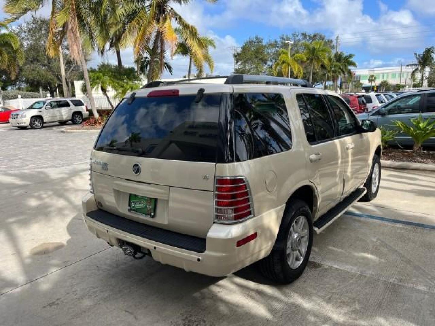 2005 Light French Silk Metallic /Midnight Grey Mercury Mountaineer Premier LOW MILES 49,983 (4M2DU66W55Z) with an 4.6L SOHC SMPI V8 Engine engine, Automatic transmission, located at 4701 North Dixie Hwy, Pompano Beach, FL, 33064, (954) 422-2889, 26.240938, -80.123474 - OUR WEBPAGE FLORIDACARS1.COM HAS OVER 100 PHOTOS AND FREE CARFAX LINK 2005 MERCURY MOUNTAINEER CONVENIENCE ROAD READY 4.6L V8 VIN: 4M2DU66W55ZJ20944 LOW MILES 49,983 4 DOOR WAGON/SPORT UTILITY NO RECALLS DVD SUNROOF 4.6L V8 F POWER LEATHER SEATS GASOLINE POWER SUNROOF/MIRRORS REAR WHEEL DRIVE 3 ROW - Photo#7