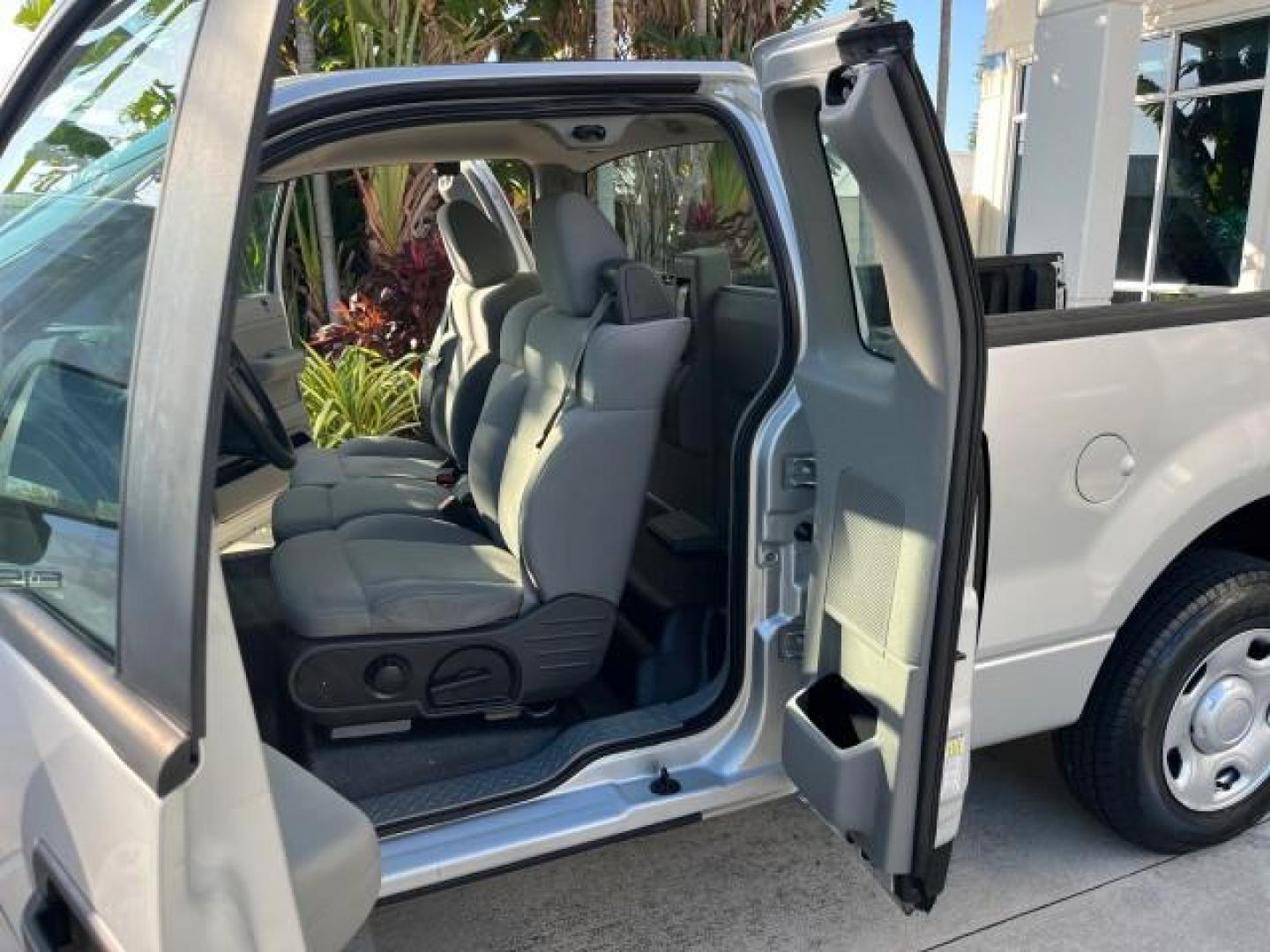 2007 Silver Metallic /Flint Ford F-150 XL LOW MILES 64,614 (1FTRF12257K) with an 4.2L EFI V6 Engine engine, Automatic transmission, located at 4701 North Dixie Hwy, Pompano Beach, FL, 33064, (954) 422-2889, 26.240938, -80.123474 - OUR WEBPAGE FLORIDACARS1.COM HAS OVER 100 PHOTOS AND FREE CARFAX LINK 2007 FORD F-150 XL ROAD READY WORK READY VIN: 1FTRF12257KB67107 FLORIDA OWNER PICKUP LOW MILES 64,614 4.2L V6 F POWER MIRRORS GASOLINE 25 SERVICE RECORDS REAR WHEEL DRIVE 6.6 FT BED LENGTH Anti-Theft System Electronic Braking Syst - Photo#14