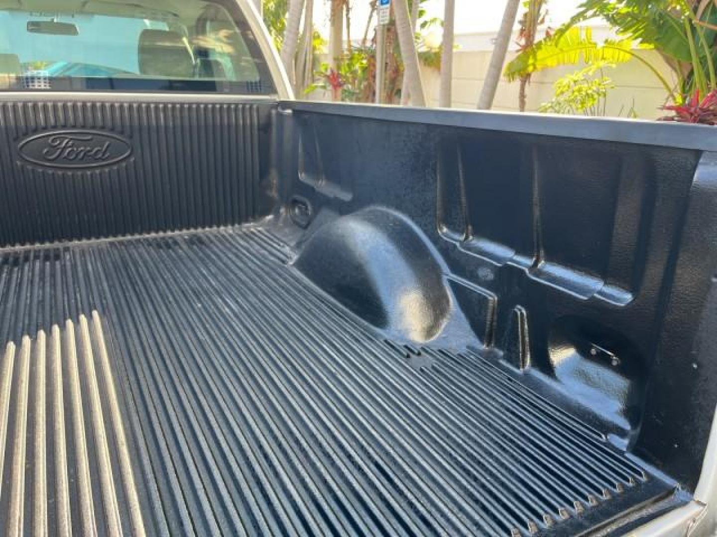 2007 Silver Metallic /Flint Ford F-150 XL LOW MILES 64,614 (1FTRF12257K) with an 4.2L EFI V6 Engine engine, Automatic transmission, located at 4701 North Dixie Hwy, Pompano Beach, FL, 33064, (954) 422-2889, 26.240938, -80.123474 - OUR WEBPAGE FLORIDACARS1.COM HAS OVER 100 PHOTOS AND FREE CARFAX LINK 2007 FORD F-150 XL ROAD READY WORK READY VIN: 1FTRF12257KB67107 FLORIDA OWNER PICKUP LOW MILES 64,614 4.2L V6 F POWER MIRRORS GASOLINE 25 SERVICE RECORDS REAR WHEEL DRIVE 6.6 FT BED LENGTH Anti-Theft System Electronic Braking Syst - Photo#54