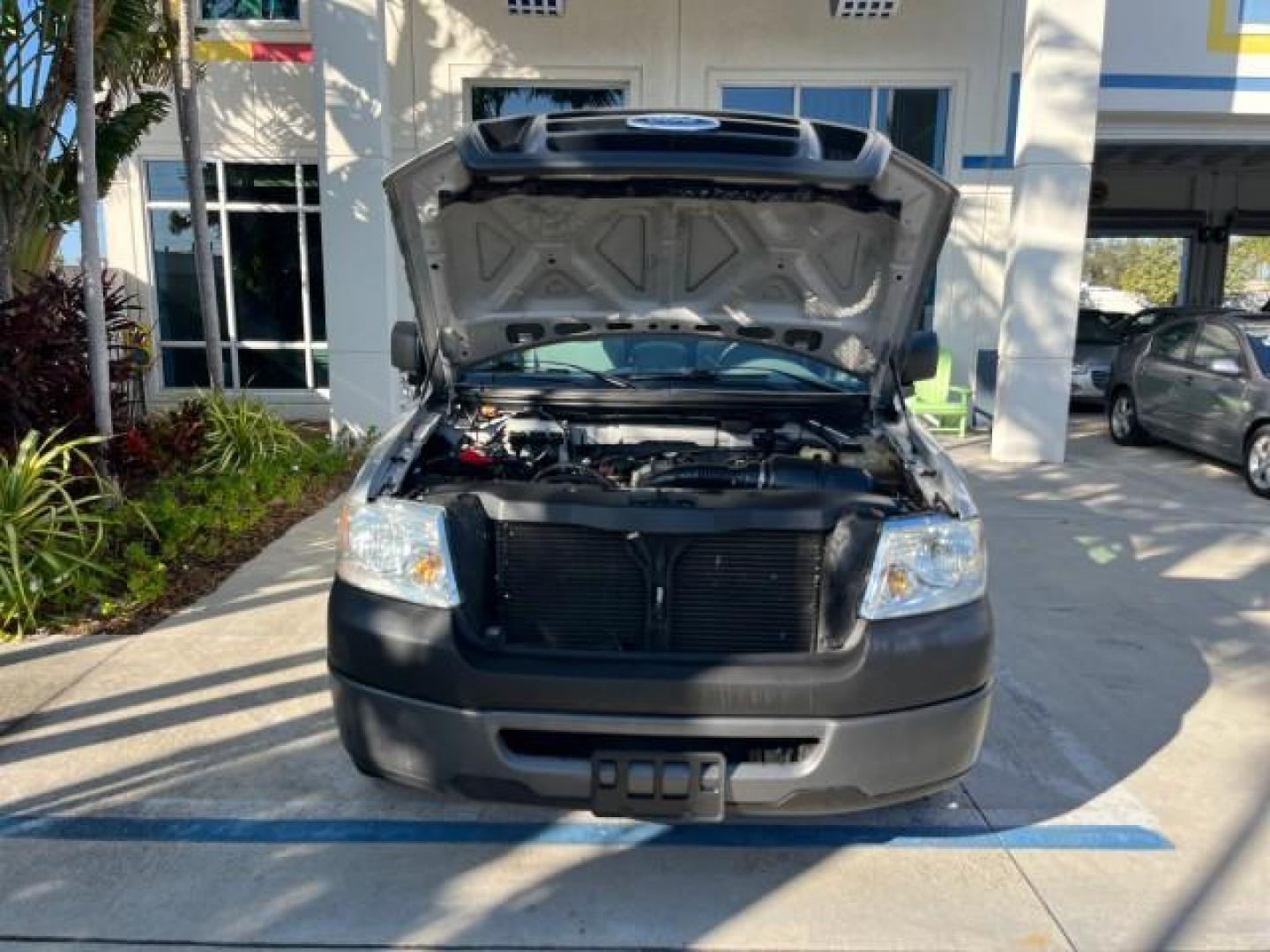 2007 Silver Metallic /Flint Ford F-150 XL LOW MILES 64,614 (1FTRF12257K) with an 4.2L EFI V6 Engine engine, Automatic transmission, located at 4701 North Dixie Hwy, Pompano Beach, FL, 33064, (954) 422-2889, 26.240938, -80.123474 - OUR WEBPAGE FLORIDACARS1.COM HAS OVER 100 PHOTOS AND FREE CARFAX LINK 2007 FORD F-150 XL ROAD READY WORK READY VIN: 1FTRF12257KB67107 FLORIDA OWNER PICKUP LOW MILES 64,614 4.2L V6 F POWER MIRRORS GASOLINE 25 SERVICE RECORDS REAR WHEEL DRIVE 6.6 FT BED LENGTH Anti-Theft System Electronic Braking Syst - Photo#57