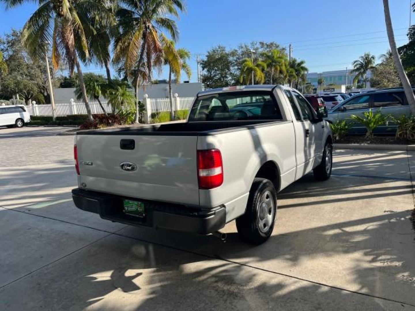 2007 Silver Metallic /Flint Ford F-150 XL LOW MILES 64,614 (1FTRF12257K) with an 4.2L EFI V6 Engine engine, Automatic transmission, located at 4701 North Dixie Hwy, Pompano Beach, FL, 33064, (954) 422-2889, 26.240938, -80.123474 - OUR WEBPAGE FLORIDACARS1.COM HAS OVER 100 PHOTOS AND FREE CARFAX LINK 2007 FORD F-150 XL ROAD READY WORK READY VIN: 1FTRF12257KB67107 FLORIDA OWNER PICKUP LOW MILES 64,614 4.2L V6 F POWER MIRRORS GASOLINE 25 SERVICE RECORDS REAR WHEEL DRIVE 6.6 FT BED LENGTH Anti-Theft System Electronic Braking Syst - Photo#7