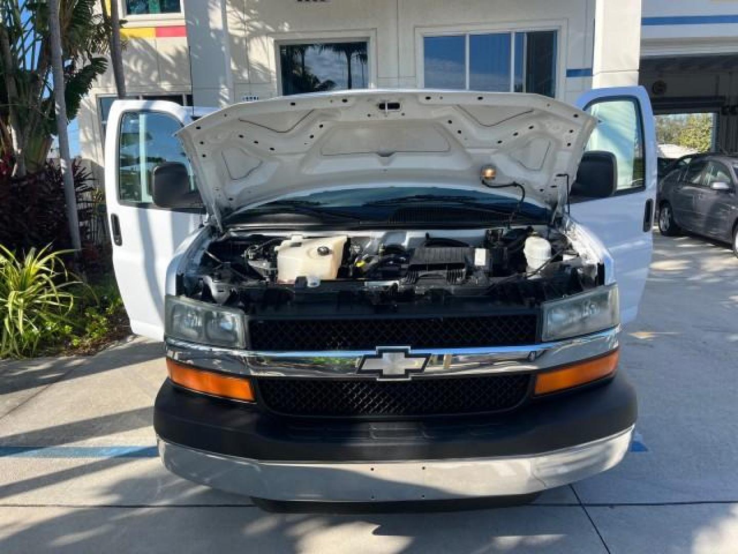 2003 Summit White /Neutral Chevrolet Express Passenger 15 LOW MILES 69,483 (1GAHG39U731) with an 6.0L Vortec 6000 V8 SFI Engine engine, Automatic transmission, located at 4701 North Dixie Hwy, Pompano Beach, FL, 33064, (954) 422-2889, 26.240938, -80.123474 - OUR WEBPAGE FLORIDACARS1.COM HAS OVER 100 PHOTOS AND FREE CARFAX LINK 2003 CHEVROLET EXPRESS 3500 ROAD READY WORK READY VIN: 1GAHG39U731131035 NO RECALLS 6.0L V8 VAN FLORIDA OWNER 6.0L V8 F LOW MILES 69,483 GASOLINE 15 PASSENGER REAR WHEEL DRIVE POWER MIRRORS Front Bucket Seats RWD Rear Air Conditio - Photo#16