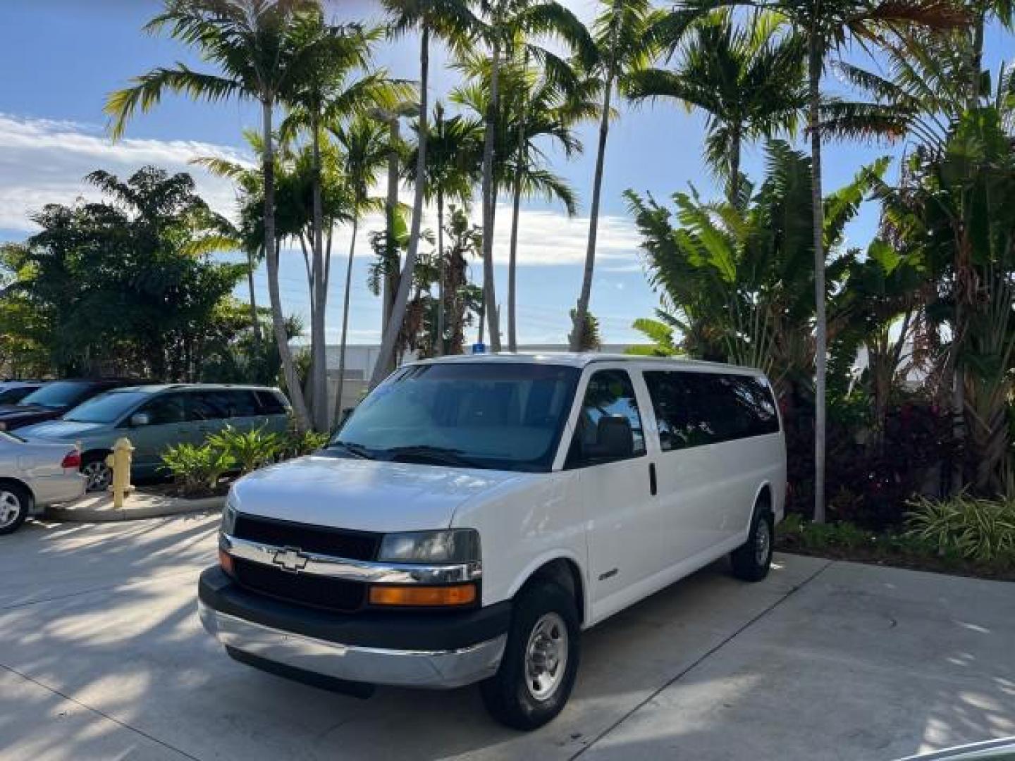 2003 Summit White /Neutral Chevrolet Express Passenger 15 LOW MILES 69,483 (1GAHG39U731) with an 6.0L Vortec 6000 V8 SFI Engine engine, Automatic transmission, located at 4701 North Dixie Hwy, Pompano Beach, FL, 33064, (954) 422-2889, 26.240938, -80.123474 - OUR WEBPAGE FLORIDACARS1.COM HAS OVER 100 PHOTOS AND FREE CARFAX LINK 2003 CHEVROLET EXPRESS 3500 ROAD READY WORK READY VIN: 1GAHG39U731131035 NO RECALLS 6.0L V8 VAN FLORIDA OWNER 6.0L V8 F LOW MILES 69,483 GASOLINE 15 PASSENGER REAR WHEEL DRIVE POWER MIRRORS Front Bucket Seats RWD Rear Air Conditio - Photo#3