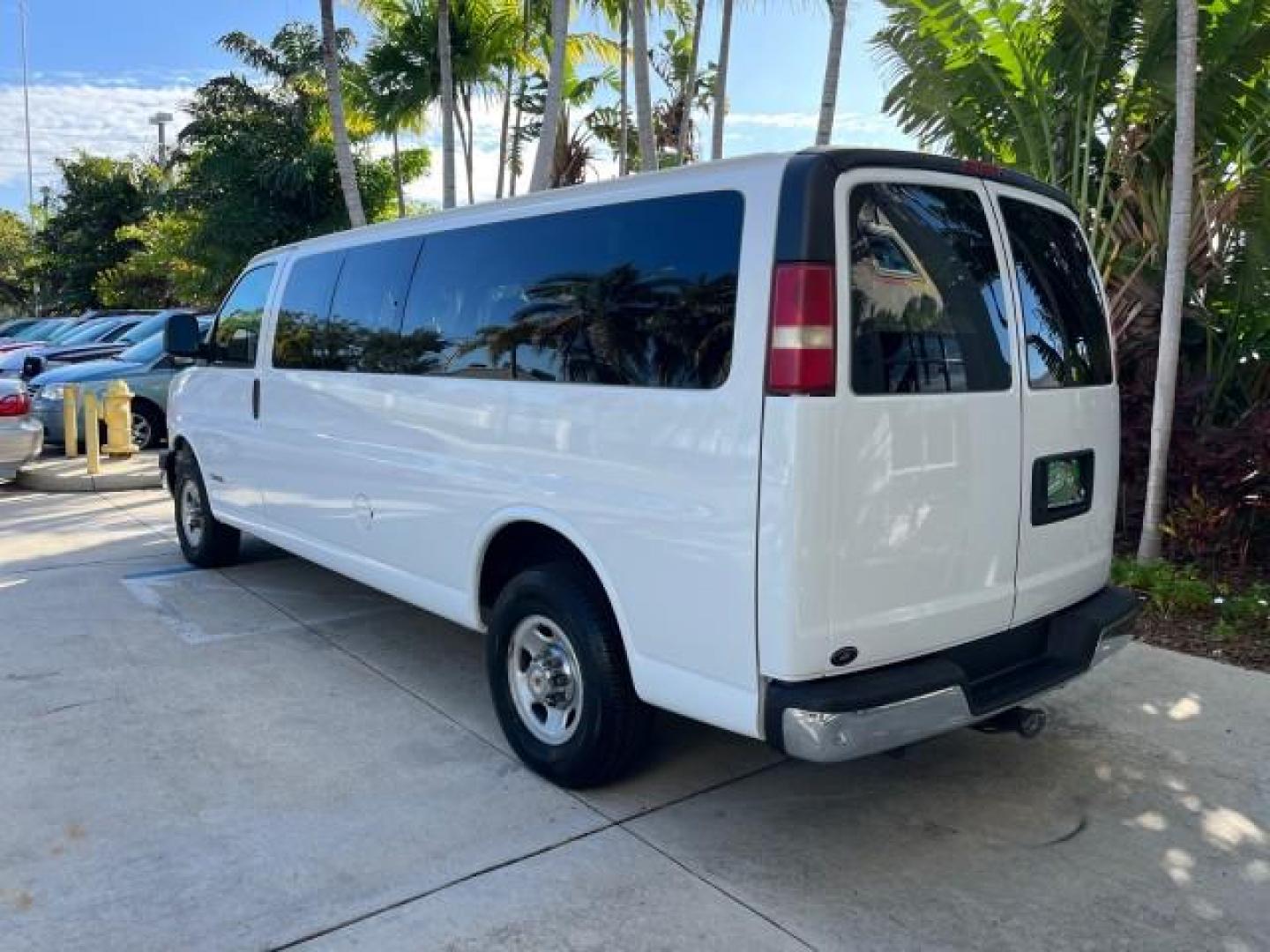 2003 Summit White /Neutral Chevrolet Express Passenger 15 LOW MILES 69,483 (1GAHG39U731) with an 6.0L Vortec 6000 V8 SFI Engine engine, Automatic transmission, located at 4701 North Dixie Hwy, Pompano Beach, FL, 33064, (954) 422-2889, 26.240938, -80.123474 - OUR WEBPAGE FLORIDACARS1.COM HAS OVER 100 PHOTOS AND FREE CARFAX LINK 2003 CHEVROLET EXPRESS 3500 ROAD READY WORK READY VIN: 1GAHG39U731131035 NO RECALLS 6.0L V8 VAN FLORIDA OWNER 6.0L V8 F LOW MILES 69,483 GASOLINE 15 PASSENGER REAR WHEEL DRIVE POWER MIRRORS Front Bucket Seats RWD Rear Air Conditio - Photo#88