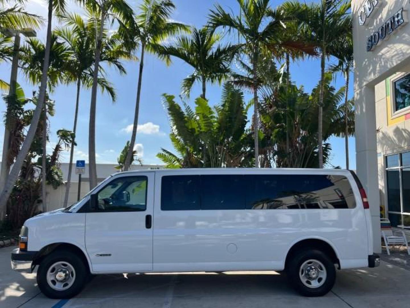 2003 Summit White /Neutral Chevrolet Express Passenger 15 LOW MILES 69,483 (1GAHG39U731) with an 6.0L Vortec 6000 V8 SFI Engine engine, Automatic transmission, located at 4701 North Dixie Hwy, Pompano Beach, FL, 33064, (954) 422-2889, 26.240938, -80.123474 - OUR WEBPAGE FLORIDACARS1.COM HAS OVER 100 PHOTOS AND FREE CARFAX LINK 2003 CHEVROLET EXPRESS 3500 ROAD READY WORK READY VIN: 1GAHG39U731131035 NO RECALLS 6.0L V8 VAN FLORIDA OWNER 6.0L V8 F LOW MILES 69,483 GASOLINE 15 PASSENGER REAR WHEEL DRIVE POWER MIRRORS Front Bucket Seats RWD Rear Air Conditio - Photo#89