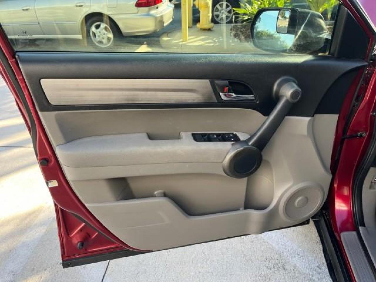 2010 Tango Red Pearl /Gray Honda CR-V 1 FL LX 35,357 (5J6RE3H33AL) with an 2.4L DOHC MPFI 16-Valve i-VTEC I4 Engine engine, Automatic transmission, located at 4701 North Dixie Hwy, Pompano Beach, FL, 33064, (954) 422-2889, 26.240938, -80.123474 - OUR WEBPAGE FLORIDACARS1.COM HAS OVER 100 PHOTOS AND FREE CARFAX LINK 2010 HONDA CR-V LX ROAD READY 2,4L I4 VIN: 5J6RE3H33AL014736 NO RECALLS 28 MPG 4 DOOR WAGON/SPORT UTILITY 1 OWNER FLORIDA 2.4L I4 F DOHC 16V LOW MILES 35,357 GASOLINE 21 SERVICE RECORDS FRONT WHEEL DRIVE POWER MIRRORS Active Head - Photo#42