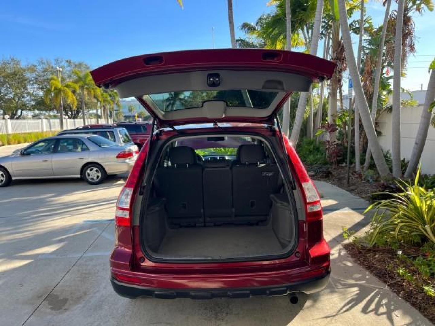 2010 Tango Red Pearl /Gray Honda CR-V 1 FL LX 35,357 (5J6RE3H33AL) with an 2.4L DOHC MPFI 16-Valve i-VTEC I4 Engine engine, Automatic transmission, located at 4701 North Dixie Hwy, Pompano Beach, FL, 33064, (954) 422-2889, 26.240938, -80.123474 - OUR WEBPAGE FLORIDACARS1.COM HAS OVER 100 PHOTOS AND FREE CARFAX LINK 2010 HONDA CR-V LX ROAD READY 2,4L I4 VIN: 5J6RE3H33AL014736 NO RECALLS 28 MPG 4 DOOR WAGON/SPORT UTILITY 1 OWNER FLORIDA 2.4L I4 F DOHC 16V LOW MILES 35,357 GASOLINE 21 SERVICE RECORDS FRONT WHEEL DRIVE POWER MIRRORS Active Head - Photo#63