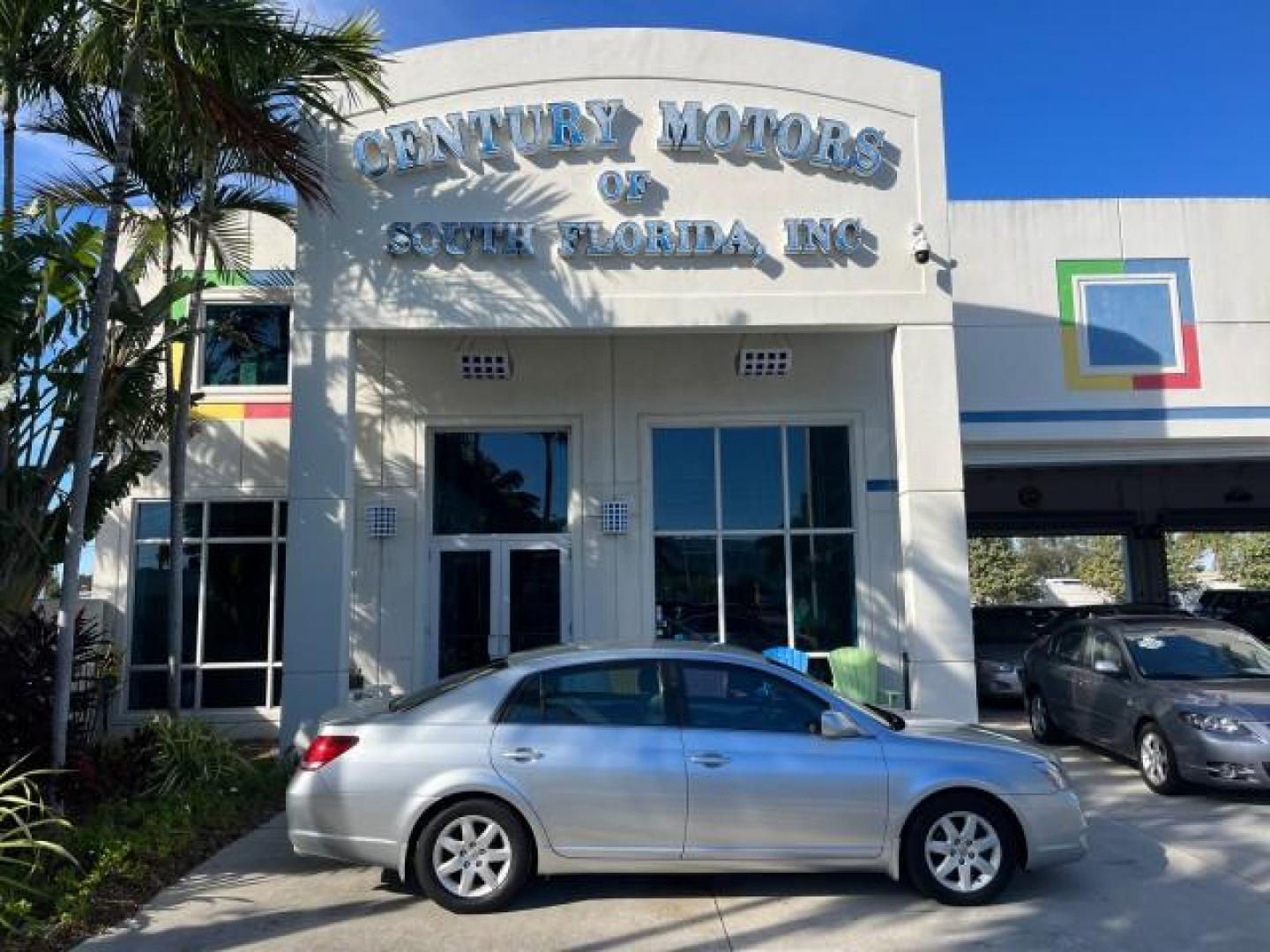 2007 Titanium Metallic /Lt Gray Toyota Avalon 1 FL XL LOW MILES 86,132 (4T1BK36B77U) with an 3.5L DOHC EFI 24-Valve V6 Engine engine, Automatic transmission, located at 4701 North Dixie Hwy, Pompano Beach, FL, 33064, (954) 422-2889, 26.240938, -80.123474 - OUR WEBPAGE FLORIDACARS1.COM HAS OVER 100 PHOTOS AND FREE CARFAX LINK 2007 TOYOTA AVALON XL ROAD READY 3.5L V6 XL VIN: 4T1BK36B77U169704 NO ACCIDENTS NO RECALLS SEDAN 4 DR 1 OWNER FLORIDA DUAL AC 3.5L V6 F DOHC 24V LOW MILES 86,132 28 MPG GASOLINE POWER LEATHER SEATS FRONT WHEEL DRIVE 26 SERVICE REC - Photo#0