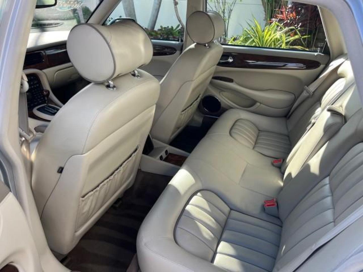 2001 Platinum Silver /Oatmeal Jaguar XJ 4.0 V8 LOW MILES 74,241 (SAJDA14C61L) with an 4.0L DOHC SPFI 32-Valve Aluminum Alloy V8 Engine engine, Automatic transmission, located at 4701 North Dixie Hwy, Pompano Beach, FL, 33064, (954) 422-2889, 26.240938, -80.123474 - OUR WEBPAGE FLORIDACARS1.COM HAS OVER 100 PHOTOS AND FREE CARFAX LINK 2001 JAGUAR XJ-SERIES XJ8 NEW $56,855 ROAD READY 4.0L V8 VIN: SAJDA14C61LF39784 1 OWNER POWER SUNROOF SEDAN 4 DR POWER LEATHER SEATS 4.0L V8 F DOHC 32V PARKING SENSORS GASOLINE NO ACCIDENTS NO RECALLS REAR WHEEL DRIVE 47 SERVICE R - Photo#39