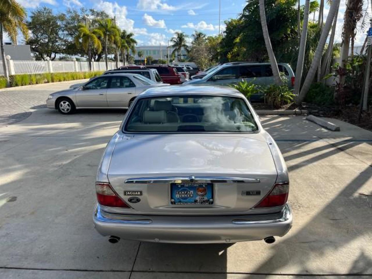 2001 Platinum Silver /Oatmeal Jaguar XJ 4.0 V8 LOW MILES 74,241 (SAJDA14C61L) with an 4.0L DOHC SPFI 32-Valve Aluminum Alloy V8 Engine engine, Automatic transmission, located at 4701 North Dixie Hwy, Pompano Beach, FL, 33064, (954) 422-2889, 26.240938, -80.123474 - OUR WEBPAGE FLORIDACARS1.COM HAS OVER 100 PHOTOS AND FREE CARFAX LINK 2001 JAGUAR XJ-SERIES XJ8 NEW $56,855 ROAD READY 4.0L V8 VIN: SAJDA14C61LF39784 1 OWNER POWER SUNROOF SEDAN 4 DR POWER LEATHER SEATS 4.0L V8 F DOHC 32V PARKING SENSORS GASOLINE NO ACCIDENTS NO RECALLS REAR WHEEL DRIVE 47 SERVICE R - Photo#6