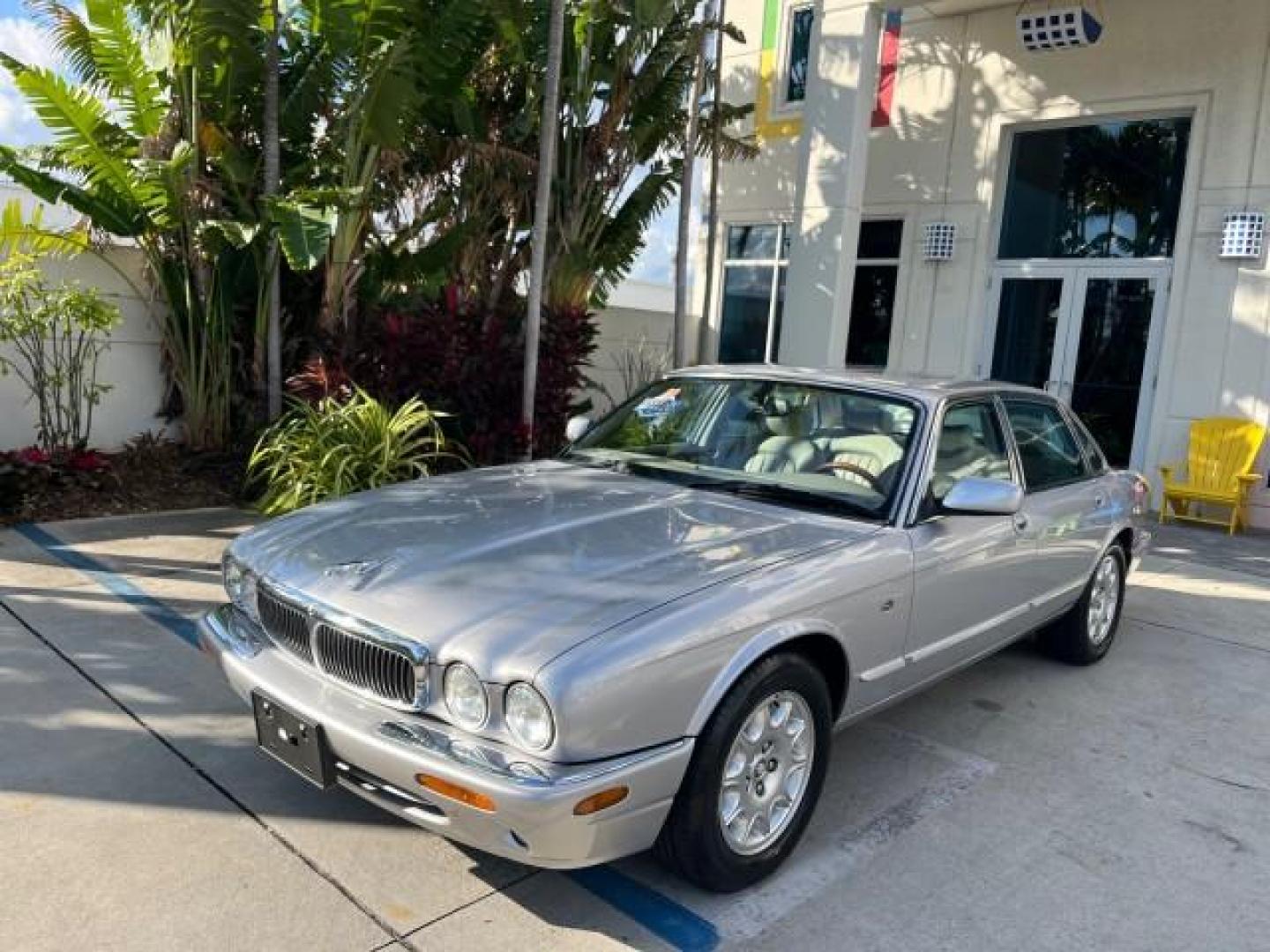 2001 Platinum Silver /Oatmeal Jaguar XJ 4.0 V8 LOW MILES 74,241 (SAJDA14C61L) with an 4.0L DOHC SPFI 32-Valve Aluminum Alloy V8 Engine engine, Automatic transmission, located at 4701 North Dixie Hwy, Pompano Beach, FL, 33064, (954) 422-2889, 26.240938, -80.123474 - OUR WEBPAGE FLORIDACARS1.COM HAS OVER 100 PHOTOS AND FREE CARFAX LINK 2001 JAGUAR XJ-SERIES XJ8 NEW $56,855 ROAD READY 4.0L V8 VIN: SAJDA14C61LF39784 1 OWNER POWER SUNROOF SEDAN 4 DR POWER LEATHER SEATS 4.0L V8 F DOHC 32V PARKING SENSORS GASOLINE NO ACCIDENTS NO RECALLS REAR WHEEL DRIVE 47 SERVICE R - Photo#80