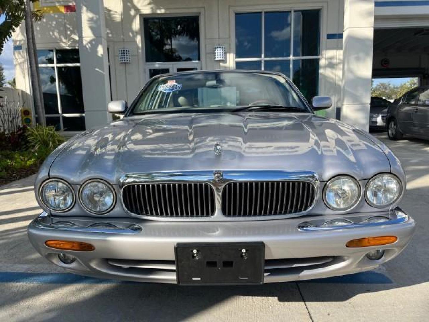 2001 Platinum Silver /Oatmeal Jaguar XJ 4.0 V8 LOW MILES 74,241 (SAJDA14C61L) with an 4.0L DOHC SPFI 32-Valve Aluminum Alloy V8 Engine engine, Automatic transmission, located at 4701 North Dixie Hwy, Pompano Beach, FL, 33064, (954) 422-2889, 26.240938, -80.123474 - OUR WEBPAGE FLORIDACARS1.COM HAS OVER 100 PHOTOS AND FREE CARFAX LINK 2001 JAGUAR XJ-SERIES XJ8 NEW $56,855 ROAD READY 4.0L V8 VIN: SAJDA14C61LF39784 1 OWNER POWER SUNROOF SEDAN 4 DR POWER LEATHER SEATS 4.0L V8 F DOHC 32V PARKING SENSORS GASOLINE NO ACCIDENTS NO RECALLS REAR WHEEL DRIVE 47 SERVICE R - Photo#84