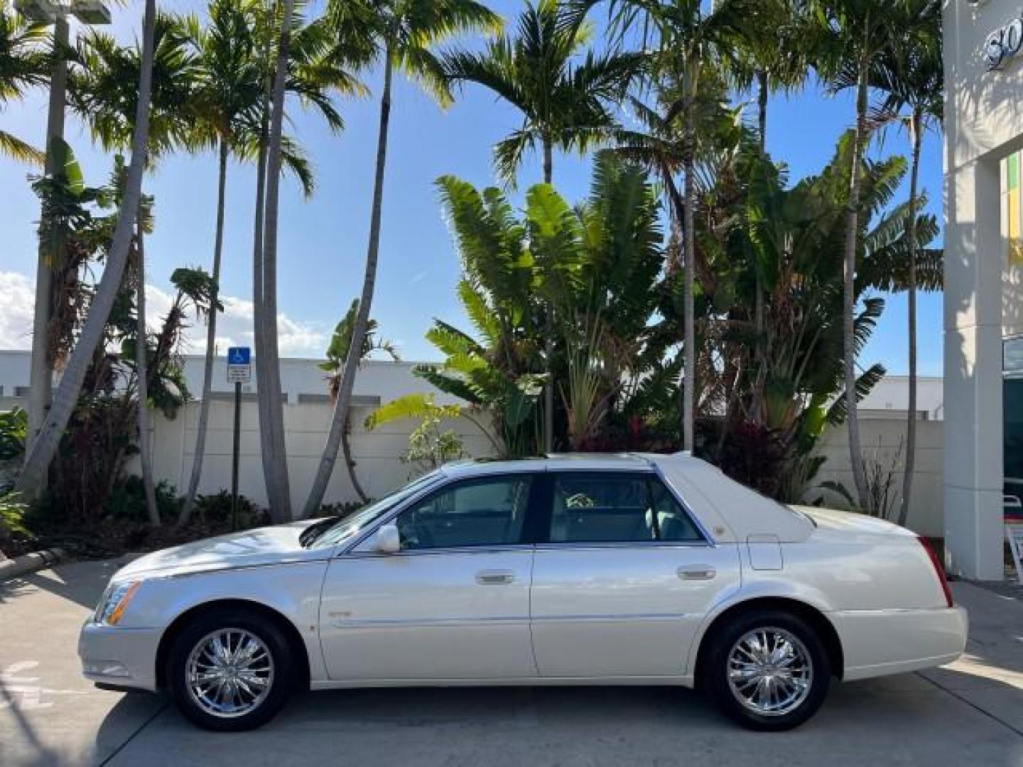 2009 Gold Mist /Light Linen Cadillac DTS LOW MILES 30,710 SUNROOF (1G6KD57Y59U) with an Northstar 4.6L DOHC V8 Engine engine, Automatic transmission, located at 4701 North Dixie Hwy, Pompano Beach, FL, 33064, (954) 422-2889, 26.240938, -80.123474 - OUR WEBPAGE FLORIDACARS1.COM HAS OVER 100 PHOTOS AND FREE CARFAX LINK 2009 CADILLAC DTS BEAUTIFUL CUSTOM COACH ROOF WITH MOLDINGS $5000 ROAD READY 4.6L V8 VIN: 1G6KD57Y59U130094 NO RECALLS SEDAN 4 DR LOW MILES 30,710 4.6L V8 F DOHC 32V PARKING SENSORS POWER SUNROOF GASOLINE ONE OWNER POWER LEATHER S - Photo#4