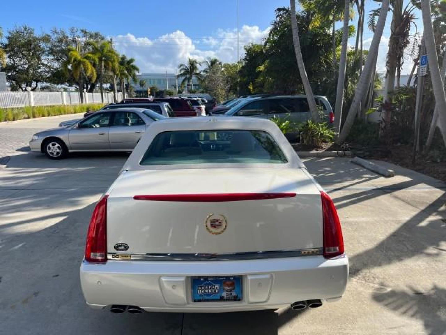 2009 Gold Mist /Light Linen Cadillac DTS LOW MILES 30,710 SUNROOF (1G6KD57Y59U) with an Northstar 4.6L DOHC V8 Engine engine, Automatic transmission, located at 4701 North Dixie Hwy, Pompano Beach, FL, 33064, (954) 422-2889, 26.240938, -80.123474 - OUR WEBPAGE FLORIDACARS1.COM HAS OVER 100 PHOTOS AND FREE CARFAX LINK 2009 CADILLAC DTS BEAUTIFUL CUSTOM COACH ROOF WITH MOLDINGS $5000 ROAD READY 4.6L V8 VIN: 1G6KD57Y59U130094 NO RECALLS SEDAN 4 DR LOW MILES 30,710 4.6L V8 F DOHC 32V PARKING SENSORS POWER SUNROOF GASOLINE ONE OWNER POWER LEATHER S - Photo#6