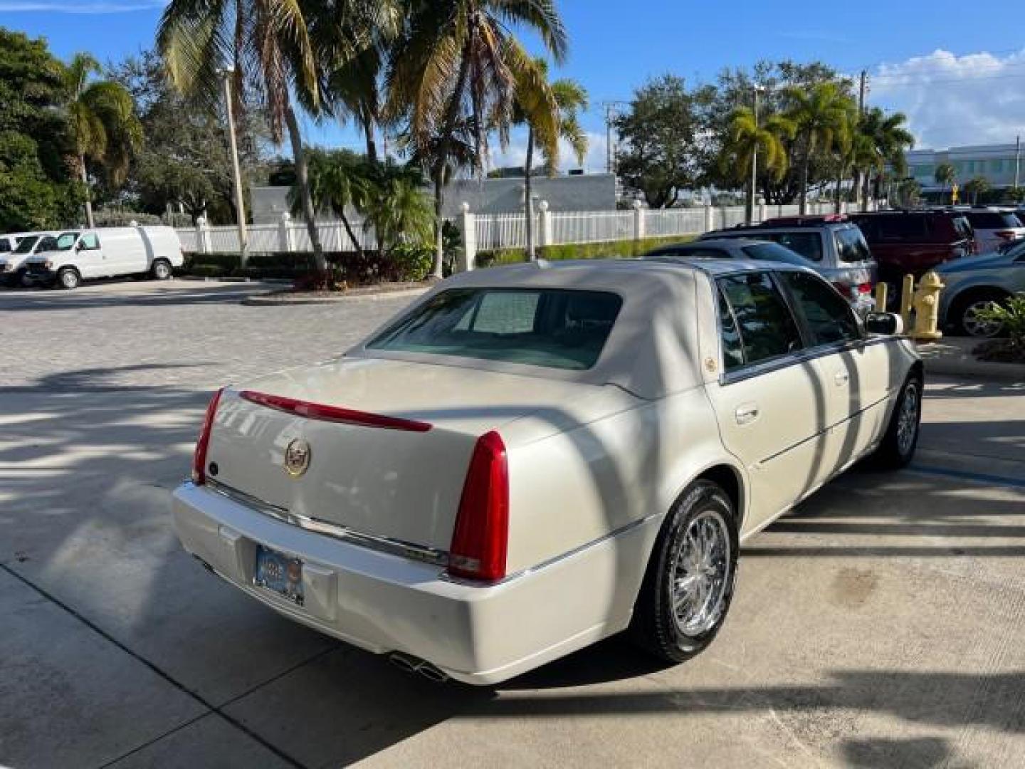 2009 Gold Mist /Light Linen Cadillac DTS LOW MILES 30,710 SUNROOF (1G6KD57Y59U) with an Northstar 4.6L DOHC V8 Engine engine, Automatic transmission, located at 4701 North Dixie Hwy, Pompano Beach, FL, 33064, (954) 422-2889, 26.240938, -80.123474 - OUR WEBPAGE FLORIDACARS1.COM HAS OVER 100 PHOTOS AND FREE CARFAX LINK 2009 CADILLAC DTS BEAUTIFUL CUSTOM COACH ROOF WITH MOLDINGS $5000 ROAD READY 4.6L V8 VIN: 1G6KD57Y59U130094 NO RECALLS SEDAN 4 DR LOW MILES 30,710 4.6L V8 F DOHC 32V PARKING SENSORS POWER SUNROOF GASOLINE ONE OWNER POWER LEATHER S - Photo#7