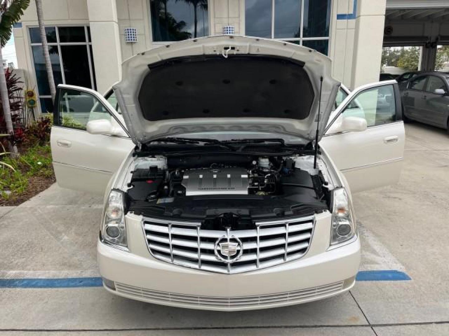 2010 White Diamond Tricoat /Ebony Cadillac DTS VERY LOW MILES 24,026 (1G6KA5EY1AU) with an Northstar 4.6L DOHC V8 Engine engine, Automatic transmission, located at 4701 North Dixie Hwy, Pompano Beach, FL, 33064, (954) 422-2889, 26.240938, -80.123474 - OUR WEBPAGE FLORIDACARS1.COM HAS OVER 100 PHOTOS AND FREE CARFAX LINK 2010 CADILLAC DTS 4.6L V8 NEW $49,245 ROAD READY 4.6L V8 VIN: 1G6KA5EY1AU108528 NO ACCIDENTS SEDAN 4 DR NO RECALLS DUAL AC 4.6L V8 F DOHC 32V POWER LEATHER SEATS GASOLINE SUPER LOW MILES 24,026 FRONT WHEEL DRIVE 30 SERVICE RECORDS - Photo#16