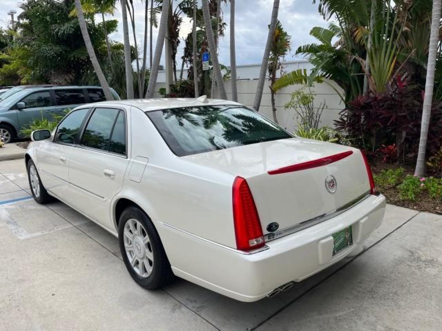 2010 White Diamond Tricoat /Ebony Cadillac DTS VERY LOW MILES 24,026 (1G6KA5EY1AU) with an Northstar 4.6L DOHC V8 Engine engine, Automatic transmission, located at 4701 North Dixie Hwy, Pompano Beach, FL, 33064, (954) 422-2889, 26.240938, -80.123474 - OUR WEBPAGE FLORIDACARS1.COM HAS OVER 100 PHOTOS AND FREE CARFAX LINK 2010 CADILLAC DTS 4.6L V8 NEW $49,245 ROAD READY 4.6L V8 VIN: 1G6KA5EY1AU108528 NO ACCIDENTS SEDAN 4 DR NO RECALLS DUAL AC 4.6L V8 F DOHC 32V POWER LEATHER SEATS GASOLINE SUPER LOW MILES 24,026 FRONT WHEEL DRIVE 30 SERVICE RECORDS - Photo#93