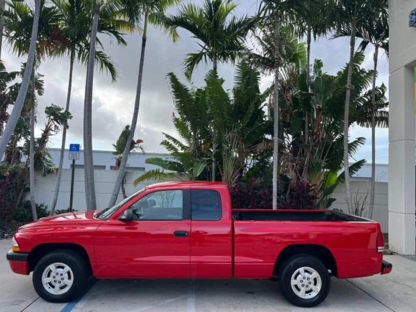 2001 Flame Red /Dark Slate Gray Dodge Dakota Sport 1 OWNER NC LOW MILES 70,112 (1B7GL22X41S) with an 3.9L SMPI V6 Magnum Engine engine, Manual transmission, located at 4701 North Dixie Hwy, Pompano Beach, FL, 33064, (954) 422-2889, 26.240938, -80.123474 - 2001 DODGE DAKOTA SPORT AC OUR WEBPAGE FLORIDACARS1.COM HAS OVER 100 PHOTOS AND FREE CARFAX LINK VIN: 1B7GL22X41S304451 ROAD READY 3.9L V6 CLUB CAB PICKUP NO ACCIDENTS NO RECALLS 3.9L V6 F OHV 1 OWNER LOW MILES 70,112 GASOLINE 19 SERVICE RECORDS REAR WHEEL DRIVE 6.5 FT BED LENGTH 25 MPG 6.5' Bed Len - Photo#4