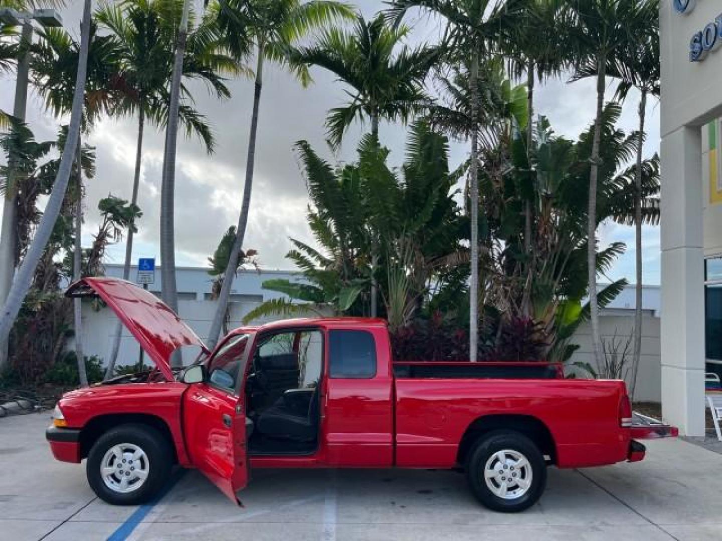 2001 Flame Red /Dark Slate Gray Dodge Dakota Sport 1 OWNER NC LOW MILES 70,112 (1B7GL22X41S) with an 3.9L SMPI V6 Magnum Engine engine, Manual transmission, located at 4701 North Dixie Hwy, Pompano Beach, FL, 33064, (954) 422-2889, 26.240938, -80.123474 - 2001 DODGE DAKOTA SPORT AC OUR WEBPAGE FLORIDACARS1.COM HAS OVER 100 PHOTOS AND FREE CARFAX LINK VIN: 1B7GL22X41S304451 ROAD READY 3.9L V6 CLUB CAB PICKUP NO ACCIDENTS NO RECALLS 3.9L V6 F OHV 1 OWNER LOW MILES 70,112 GASOLINE 19 SERVICE RECORDS REAR WHEEL DRIVE 6.5 FT BED LENGTH 25 MPG 6.5' Bed Len - Photo#8