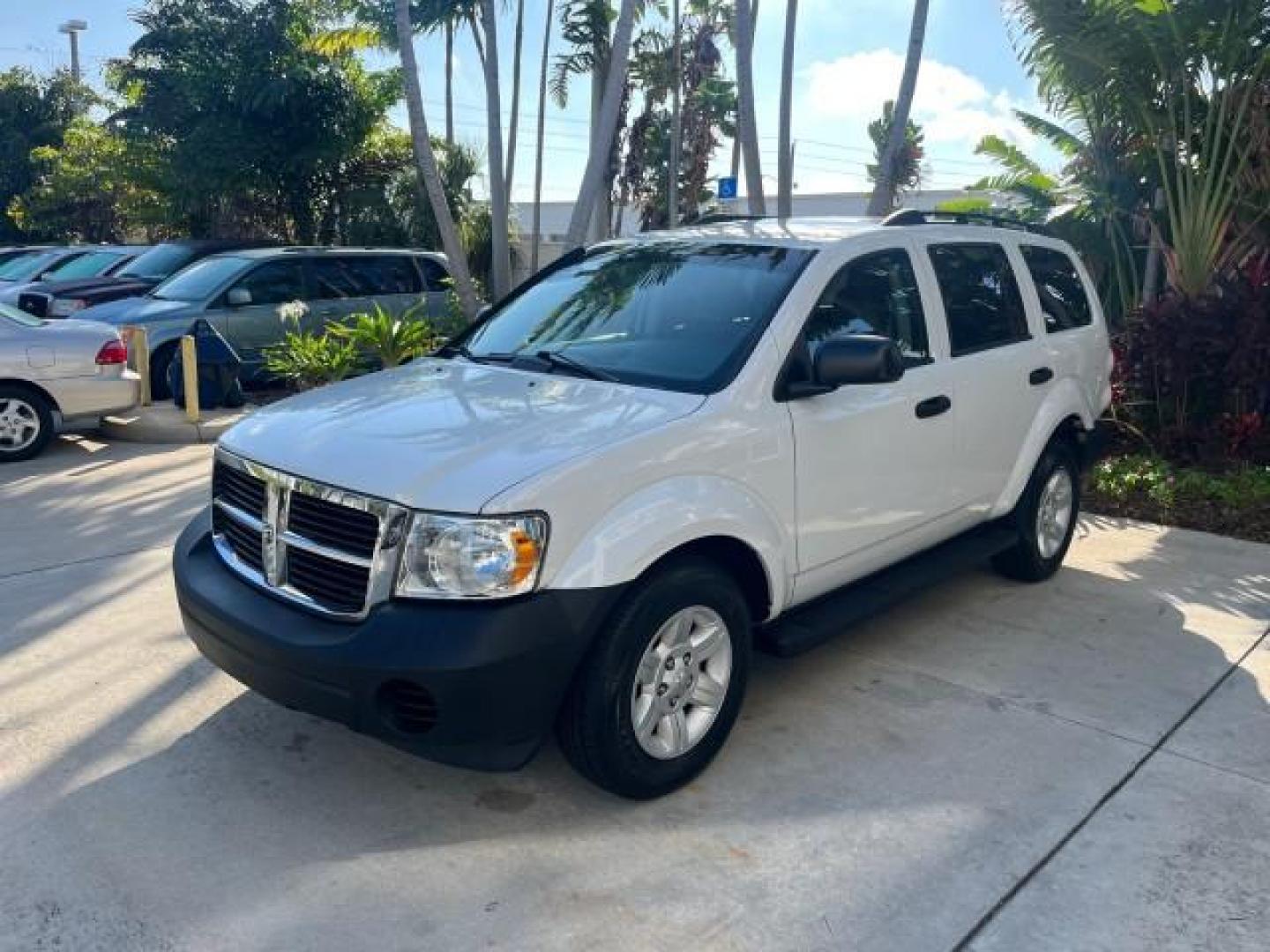 2008 Bright White /Dark/Light Slate Gray Dodge Durango SXT LOW MILES 88,660 (1D8HD38K28F) with an 3.7L V6 Engine engine, Automatic transmission, located at 4701 North Dixie Hwy, Pompano Beach, FL, 33064, (954) 422-2889, 26.240938, -80.123474 - OUR WEBPAGE FLORIDACARS1.COM HAS OVER 100 PHOTOS AND FREE CARFAX LINK 2008 DODGE DURANGO SXT ROAD READY 3.7L V6 VIN: 1D8HD38K28F102358 NO RECALLS 4 DOOR WAGON/SPORT UTILITY FLORIDA OWNER 3.7L V6 F OHV LOW MILES 88,660 GASOLINE 15 SERVICE RECORDS REAR WHEEL DRIVE POWER MIRRORS Anti-Theft System Appro - Photo#3