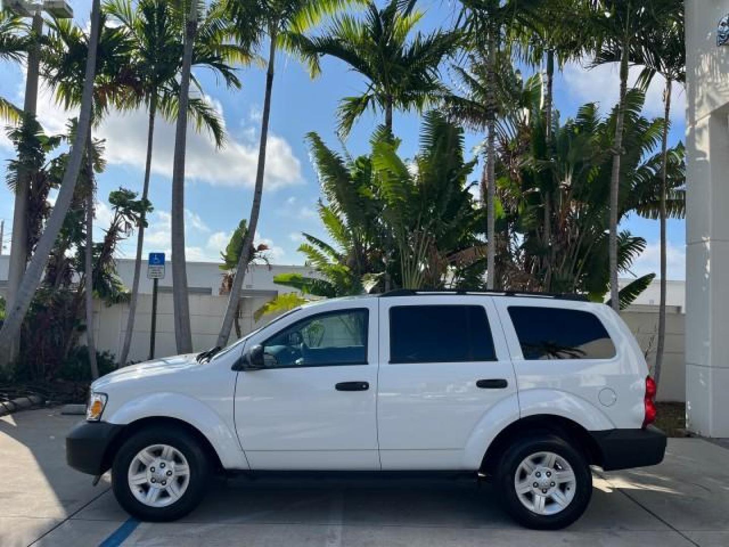 2008 Bright White /Dark/Light Slate Gray Dodge Durango SXT LOW MILES 88,660 (1D8HD38K28F) with an 3.7L V6 Engine engine, Automatic transmission, located at 4701 North Dixie Hwy, Pompano Beach, FL, 33064, (954) 422-2889, 26.240938, -80.123474 - OUR WEBPAGE FLORIDACARS1.COM HAS OVER 100 PHOTOS AND FREE CARFAX LINK 2008 DODGE DURANGO SXT ROAD READY 3.7L V6 VIN: 1D8HD38K28F102358 NO RECALLS 4 DOOR WAGON/SPORT UTILITY FLORIDA OWNER 3.7L V6 F OHV LOW MILES 88,660 GASOLINE 15 SERVICE RECORDS REAR WHEEL DRIVE POWER MIRRORS Anti-Theft System Appro - Photo#4