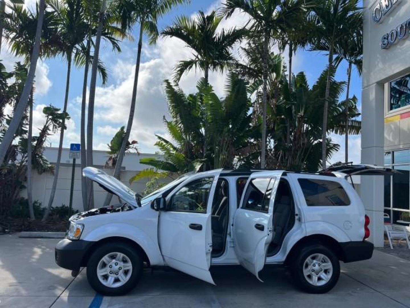 2008 Bright White /Dark/Light Slate Gray Dodge Durango SXT LOW MILES 88,660 (1D8HD38K28F) with an 3.7L V6 Engine engine, Automatic transmission, located at 4701 North Dixie Hwy, Pompano Beach, FL, 33064, (954) 422-2889, 26.240938, -80.123474 - OUR WEBPAGE FLORIDACARS1.COM HAS OVER 100 PHOTOS AND FREE CARFAX LINK 2008 DODGE DURANGO SXT ROAD READY 3.7L V6 VIN: 1D8HD38K28F102358 NO RECALLS 4 DOOR WAGON/SPORT UTILITY FLORIDA OWNER 3.7L V6 F OHV LOW MILES 88,660 GASOLINE 15 SERVICE RECORDS REAR WHEEL DRIVE POWER MIRRORS Anti-Theft System Appro - Photo#8