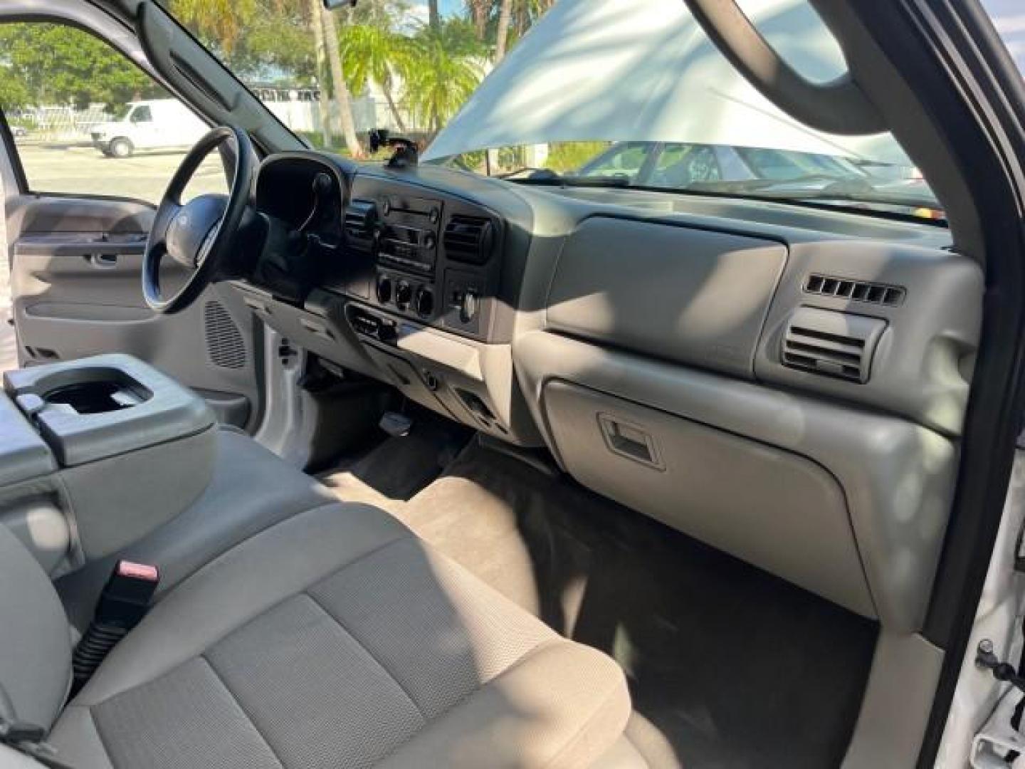 2007 Oxford White /Medium Flint Ford Super Duty F-350 UTILITY BED LOW MILES 76,272 (1FDWX34587E) with an 5.4L 24-Valve SOHC EFI Triton V8 Engine engine, Automatic transmission, located at 4701 North Dixie Hwy, Pompano Beach, FL, 33064, (954) 422-2889, 26.240938, -80.123474 - OUR WEBPAGE FLORIDACARS1.COM HAS OVER 100 PHOTOS AND FREE CARFAX LINK 2007 FORD F350 SRW SUPER DUTY ROAD READY WORK READY VIN: 1FDWX34587EB17122 NO ACCIDENTS NO RECALLS 4 DOOR EXTENDED CAB/CHASSIS UTILITY BOX LOW MILES 76,272 5.4L V8 F SOHC NO RECALLS 5.4L V8 GASOLINE POWER SEATS/MIRRORS REAR WHEEL - Photo#26