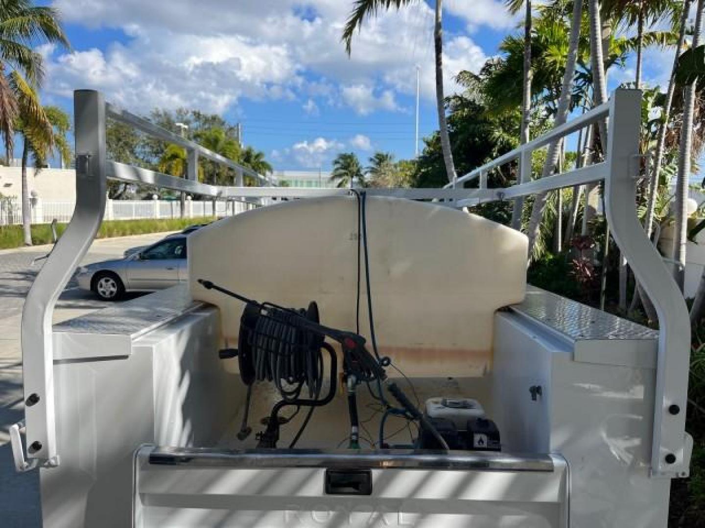 2007 Oxford White /Medium Flint Ford Super Duty F-350 UTILITY BED LOW MILES 76,272 (1FDWX34587E) with an 5.4L 24-Valve SOHC EFI Triton V8 Engine engine, Automatic transmission, located at 4701 North Dixie Hwy, Pompano Beach, FL, 33064, (954) 422-2889, 26.240938, -80.123474 - OUR WEBPAGE FLORIDACARS1.COM HAS OVER 100 PHOTOS AND FREE CARFAX LINK 2007 FORD F350 SRW SUPER DUTY ROAD READY WORK READY VIN: 1FDWX34587EB17122 NO ACCIDENTS NO RECALLS 4 DOOR EXTENDED CAB/CHASSIS UTILITY BOX LOW MILES 76,272 5.4L V8 F SOHC NO RECALLS 5.4L V8 GASOLINE POWER SEATS/MIRRORS REAR WHEEL - Photo#48