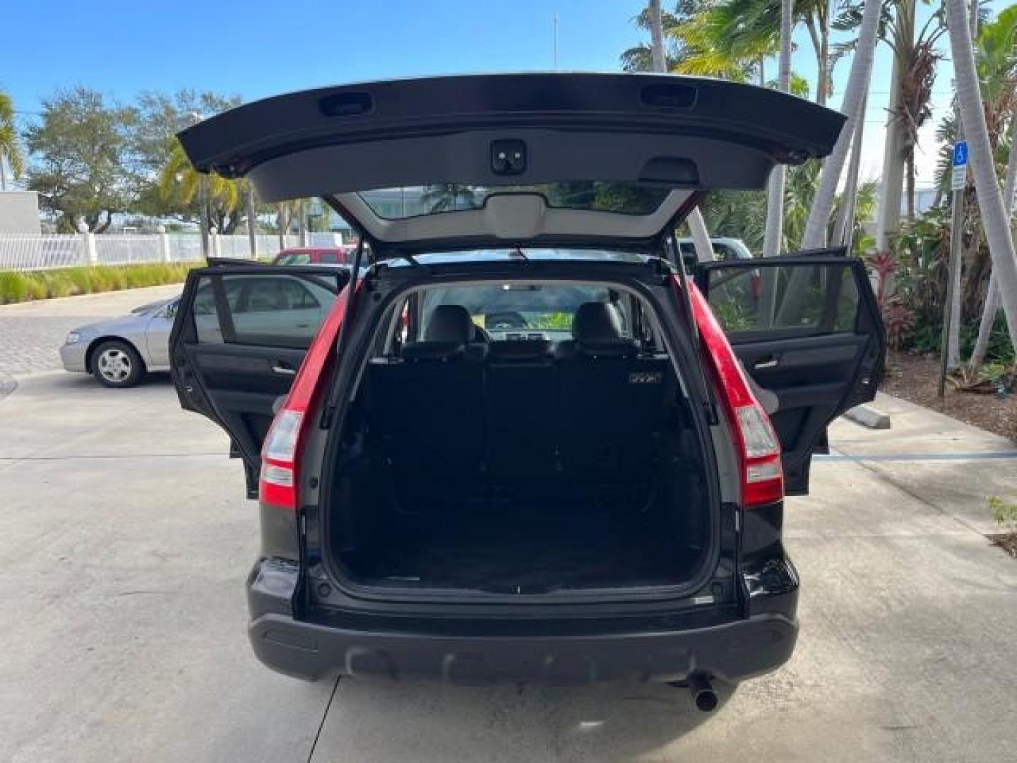 2007 Nighthawk Black Pearl /Black Honda CR-V EX-L LOW MILES 83,385 (JHLRE38727C) with an 2.4L 4-Cyl Engine engine, Automatic transmission, located at 4701 North Dixie Hwy, Pompano Beach, FL, 33064, (954) 422-2889, 26.240938, -80.123474 - OUR WEBPAGE FLORIDACARS1.COM HAS OVER 100 PHOTOS AND FREE CARFAX LINK 2007 HONDA CR-V EX-L ROAD READY 2.4L I4 VIN: JHLRE38727C041561 NO RECALLS 30 MPG 4 DOOR WAGON/SPORT UTILITY POWER SUNROOF 2.4L I4 F DOHC 16V LEATHER SEATS GASOLINE 10 SERVICE RECORDS FRONT WHEEL DRIVE LOW MILES 83,385 FLORIDA OWNE - Photo#15