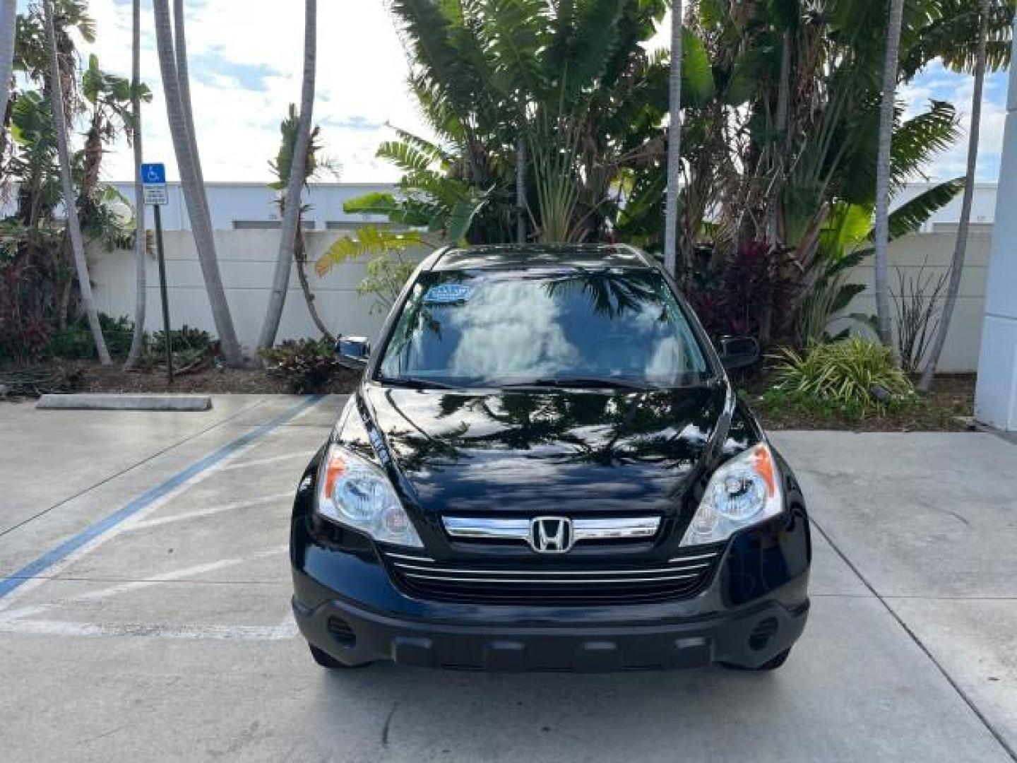 2007 Nighthawk Black Pearl /Black Honda CR-V EX-L LOW MILES 83,385 (JHLRE38727C) with an 2.4L 4-Cyl Engine engine, Automatic transmission, located at 4701 North Dixie Hwy, Pompano Beach, FL, 33064, (954) 422-2889, 26.240938, -80.123474 - OUR WEBPAGE FLORIDACARS1.COM HAS OVER 100 PHOTOS AND FREE CARFAX LINK 2007 HONDA CR-V EX-L ROAD READY 2.4L I4 VIN: JHLRE38727C041561 NO RECALLS 30 MPG 4 DOOR WAGON/SPORT UTILITY POWER SUNROOF 2.4L I4 F DOHC 16V LEATHER SEATS GASOLINE 10 SERVICE RECORDS FRONT WHEEL DRIVE LOW MILES 83,385 FLORIDA OWNE - Photo#2