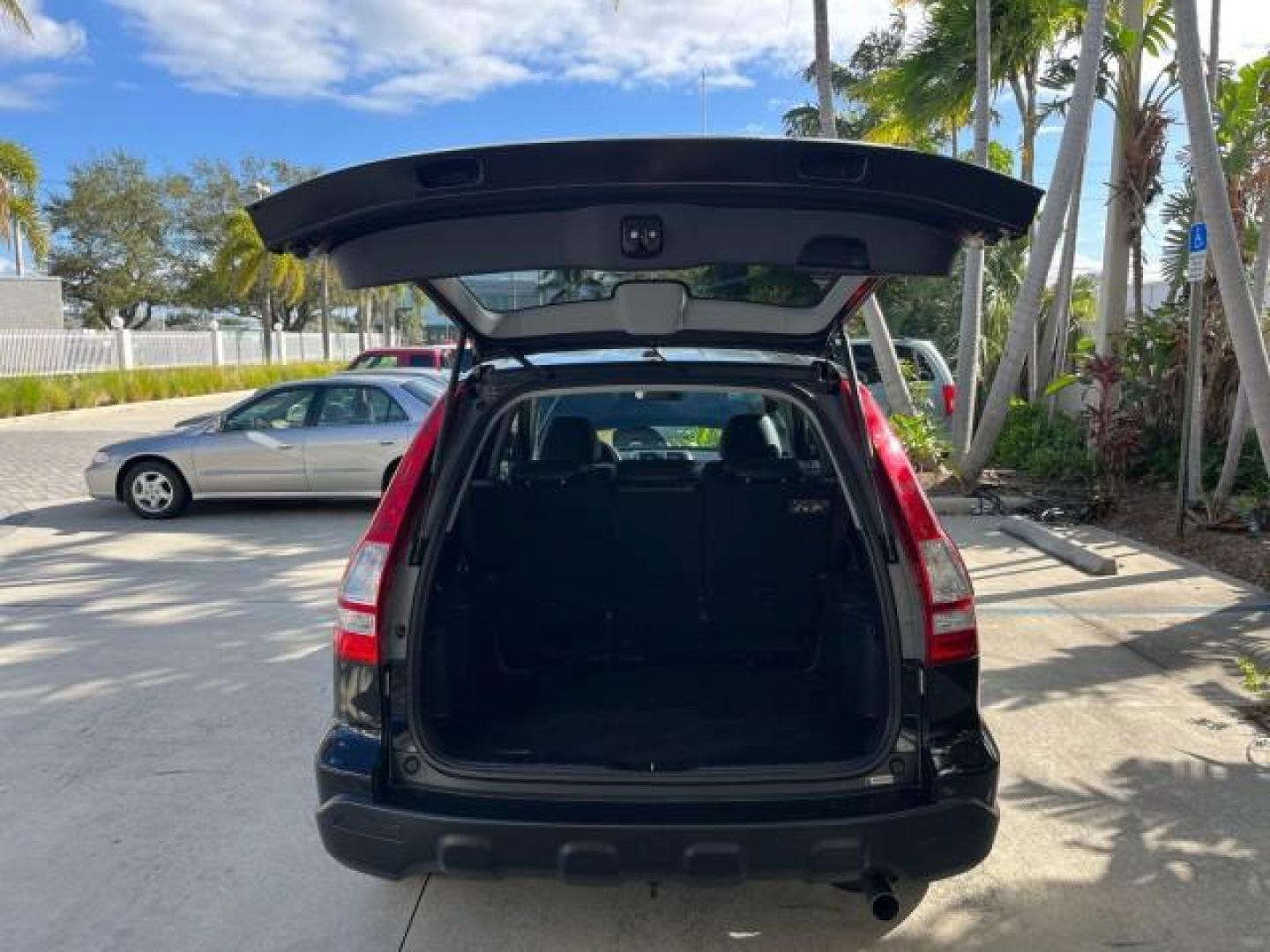 2007 Nighthawk Black Pearl /Black Honda CR-V EX-L LOW MILES 83,385 (JHLRE38727C) with an 2.4L 4-Cyl Engine engine, Automatic transmission, located at 4701 North Dixie Hwy, Pompano Beach, FL, 33064, (954) 422-2889, 26.240938, -80.123474 - OUR WEBPAGE FLORIDACARS1.COM HAS OVER 100 PHOTOS AND FREE CARFAX LINK 2007 HONDA CR-V EX-L ROAD READY 2.4L I4 VIN: JHLRE38727C041561 NO RECALLS 30 MPG 4 DOOR WAGON/SPORT UTILITY POWER SUNROOF 2.4L I4 F DOHC 16V LEATHER SEATS GASOLINE 10 SERVICE RECORDS FRONT WHEEL DRIVE LOW MILES 83,385 FLORIDA OWNE - Photo#63