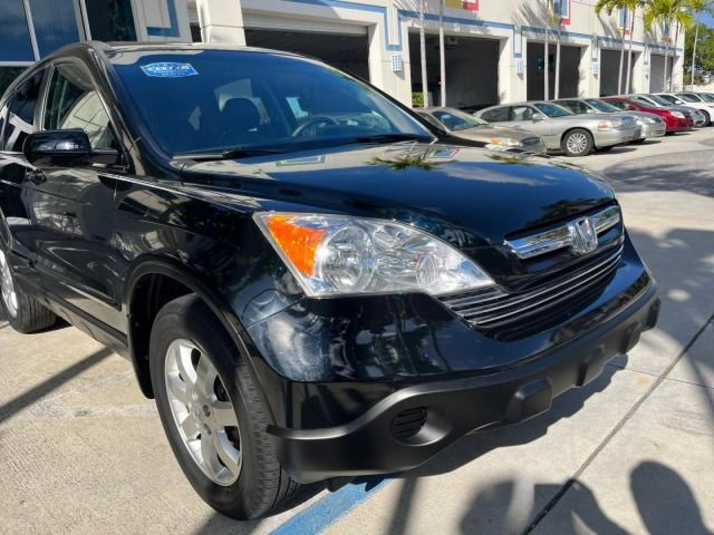 2007 Nighthawk Black Pearl /Black Honda CR-V EX-L LOW MILES 83,385 (JHLRE38727C) with an 2.4L 4-Cyl Engine engine, Automatic transmission, located at 4701 North Dixie Hwy, Pompano Beach, FL, 33064, (954) 422-2889, 26.240938, -80.123474 - OUR WEBPAGE FLORIDACARS1.COM HAS OVER 100 PHOTOS AND FREE CARFAX LINK 2007 HONDA CR-V EX-L ROAD READY 2.4L I4 VIN: JHLRE38727C041561 NO RECALLS 30 MPG 4 DOOR WAGON/SPORT UTILITY POWER SUNROOF 2.4L I4 F DOHC 16V LEATHER SEATS GASOLINE 10 SERVICE RECORDS FRONT WHEEL DRIVE LOW MILES 83,385 FLORIDA OWNE - Photo#83