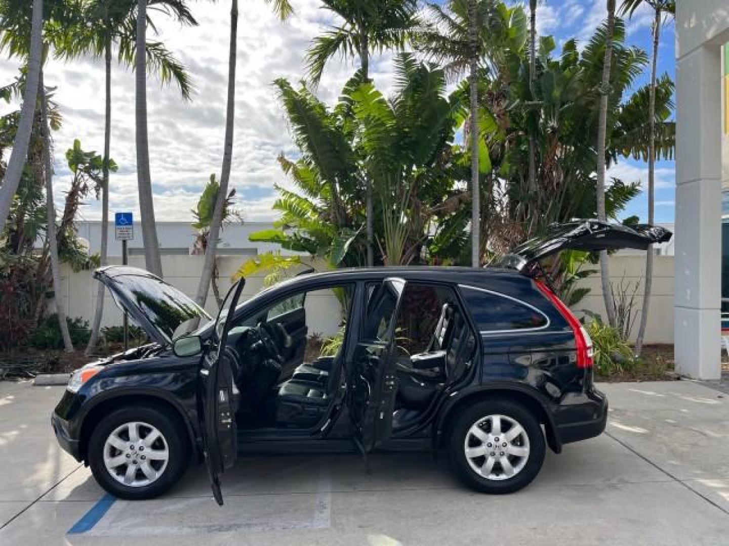 2007 Nighthawk Black Pearl /Black Honda CR-V EX-L LOW MILES 83,385 (JHLRE38727C) with an 2.4L 4-Cyl Engine engine, Automatic transmission, located at 4701 North Dixie Hwy, Pompano Beach, FL, 33064, (954) 422-2889, 26.240938, -80.123474 - OUR WEBPAGE FLORIDACARS1.COM HAS OVER 100 PHOTOS AND FREE CARFAX LINK 2007 HONDA CR-V EX-L ROAD READY 2.4L I4 VIN: JHLRE38727C041561 NO RECALLS 30 MPG 4 DOOR WAGON/SPORT UTILITY POWER SUNROOF 2.4L I4 F DOHC 16V LEATHER SEATS GASOLINE 10 SERVICE RECORDS FRONT WHEEL DRIVE LOW MILES 83,385 FLORIDA OWNE - Photo#8