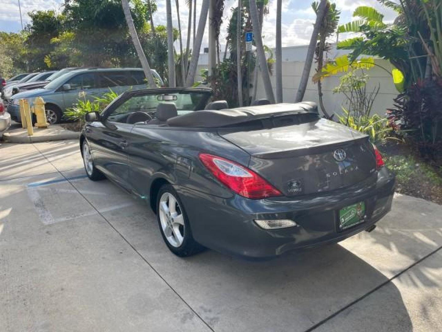 2007 Magnetic Gray Metallic /Dark Gray Toyota Camry Solara SLE LOW MILES 74,727 (4T1FA38P17U) with an 3.3L DOHC SMPI VVT-i 24-Valve V6 Engine engine, Automatic transmission, located at 4701 North Dixie Hwy, Pompano Beach, FL, 33064, (954) 422-2889, 26.240938, -80.123474 - OUR WEBPAGE FLORIDACARS1.COM HAS OVER 100 PHOTOS AND FREE CARFAX LINK 2007 TOYOTA CAMRY SOLARA SE V6 ROAD READY 3.3L V6 VIN: 4T1FA38P17U115151 NO RECALLS 29 MPG CONVERTIBLE POWER CONVERTIBLE TOP 3.3L V6 F DOHC 24V POWER LEATHER SEATS GASOLINE LOW MILES 74,727 29 MPG FRONT WHEEL DRIVE FLORIDA OWNER N - Photo#93